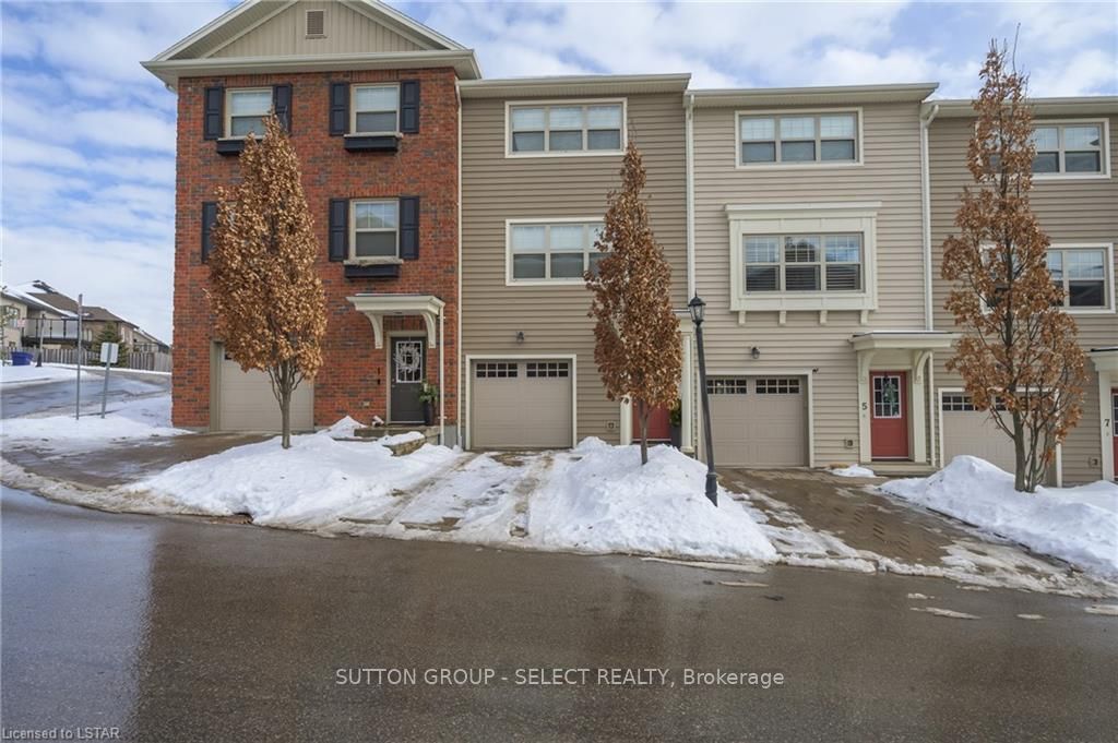 1850 BEAVERBROOK Avenue 3 Property Photo 1