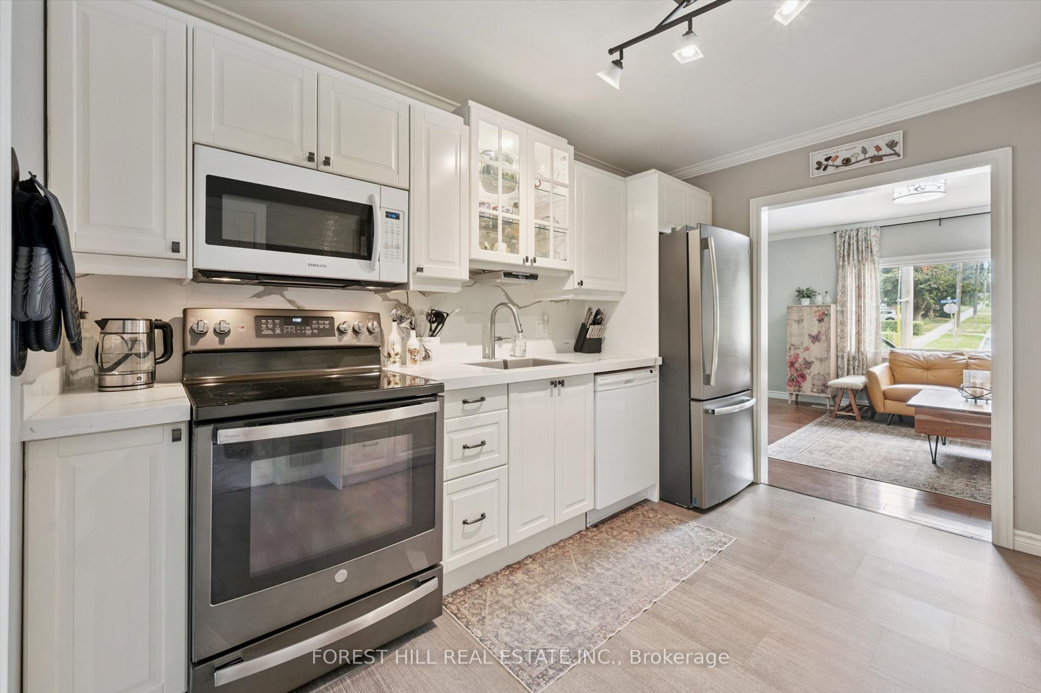 22 Sleeman Avenue Property Photo 10