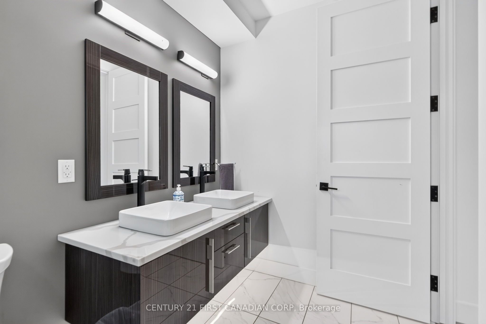 85 Main Street 201 Property Photo 23