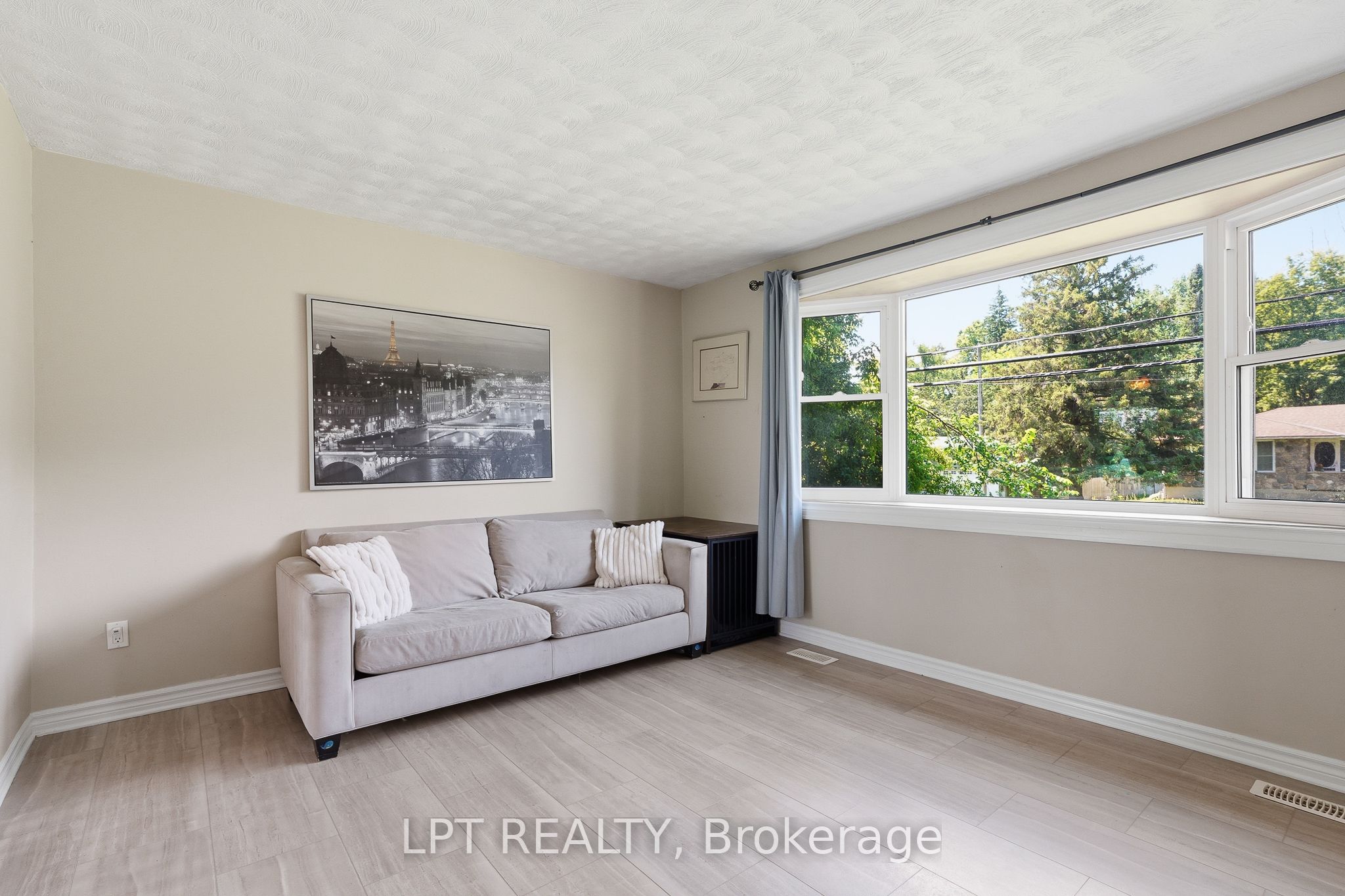 1467 Meadow Road N Property Photo 6