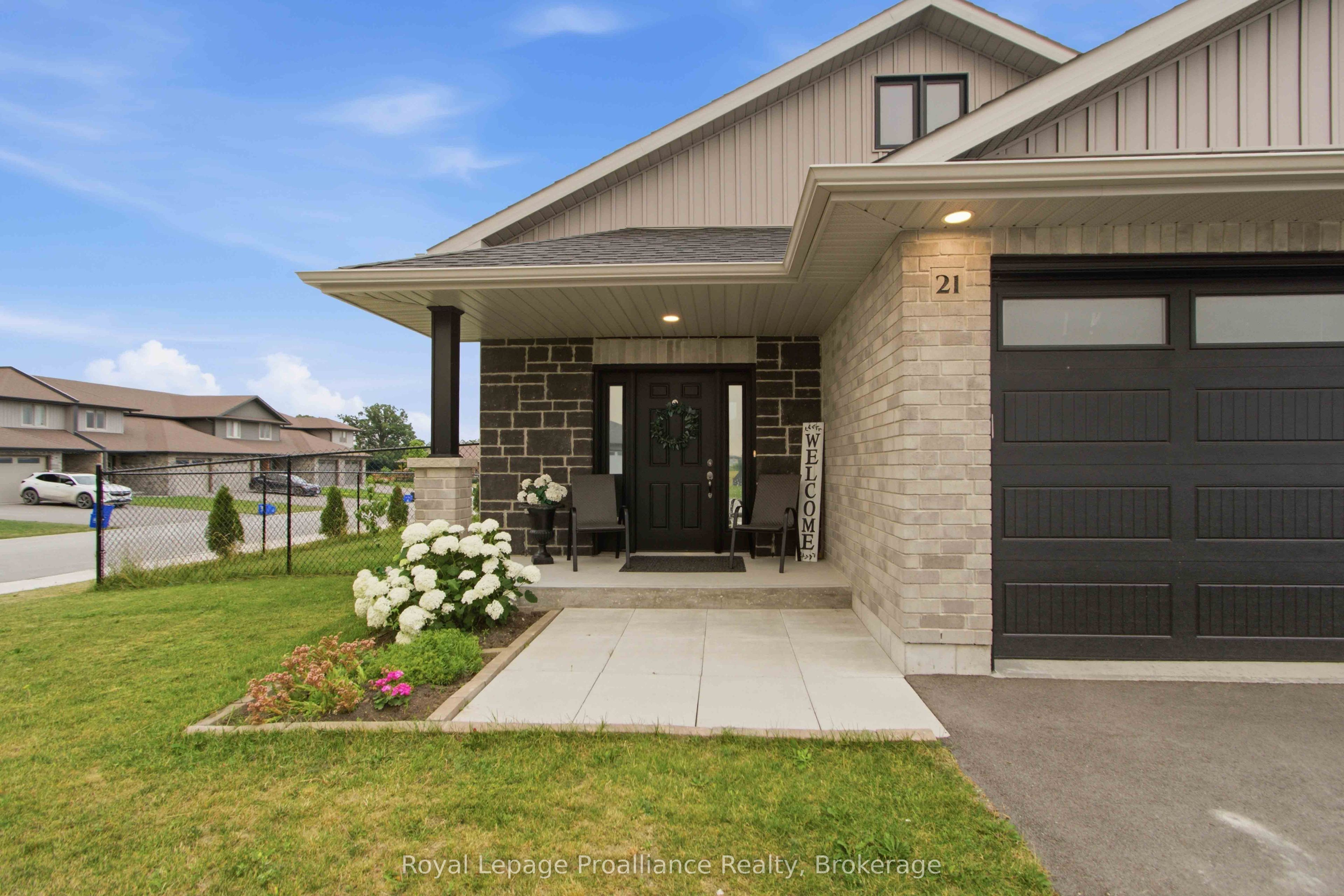 21 Cedar Park Crescent Property Photo 2