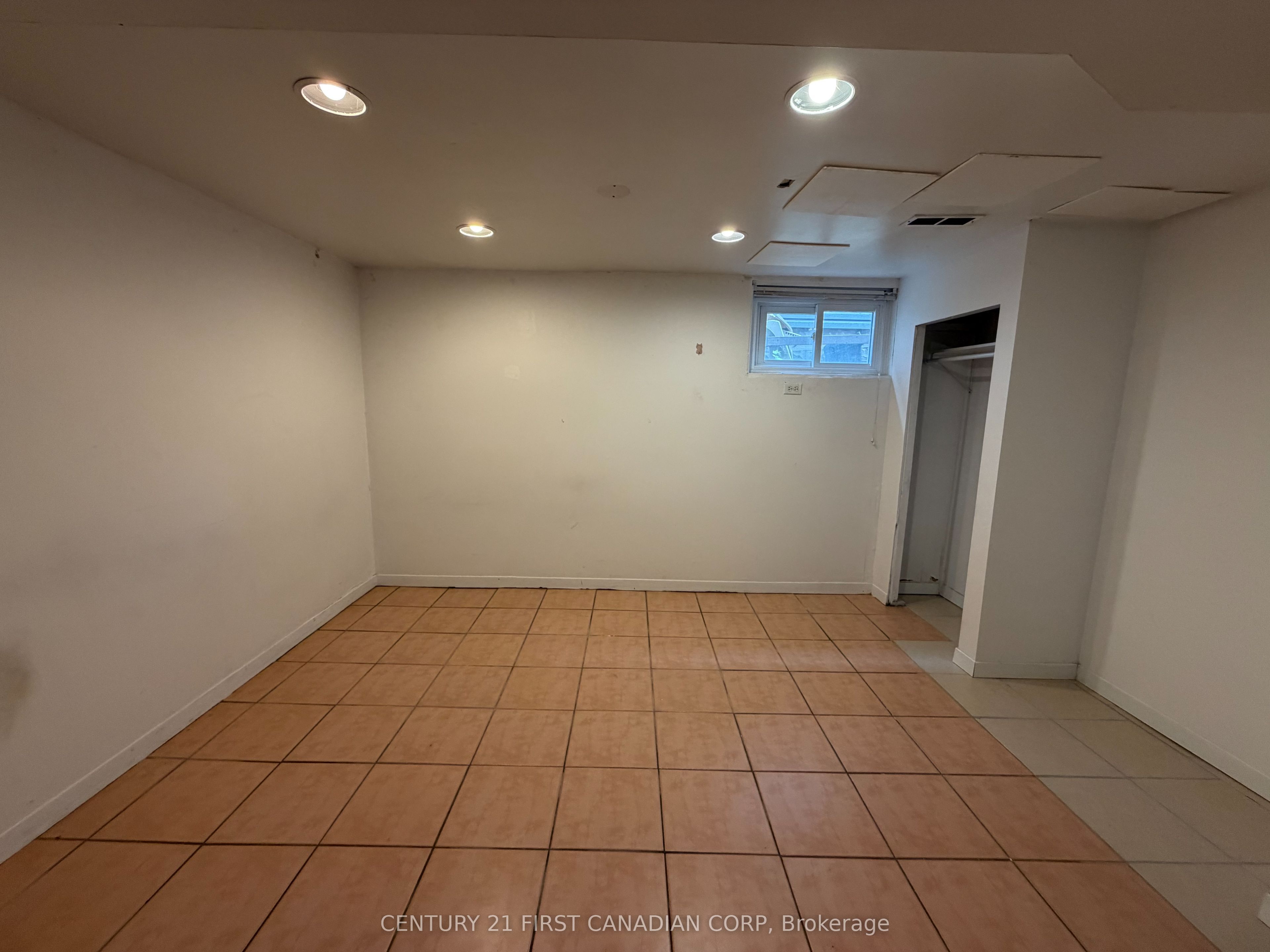 200 Huron Street Property Photo 7