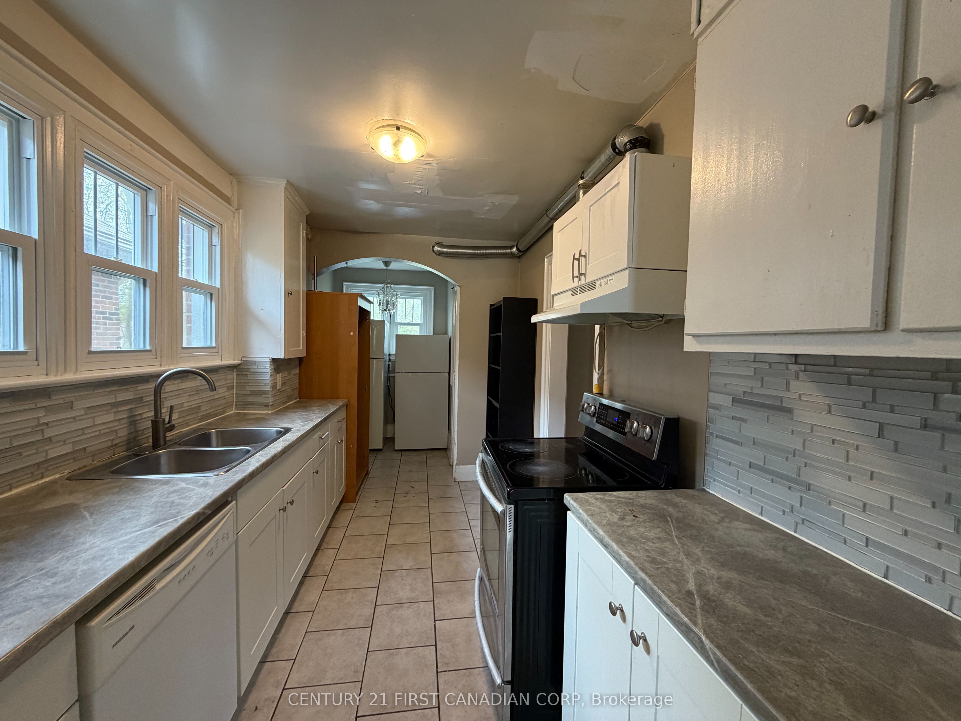 200 Huron Street Property Photo 8