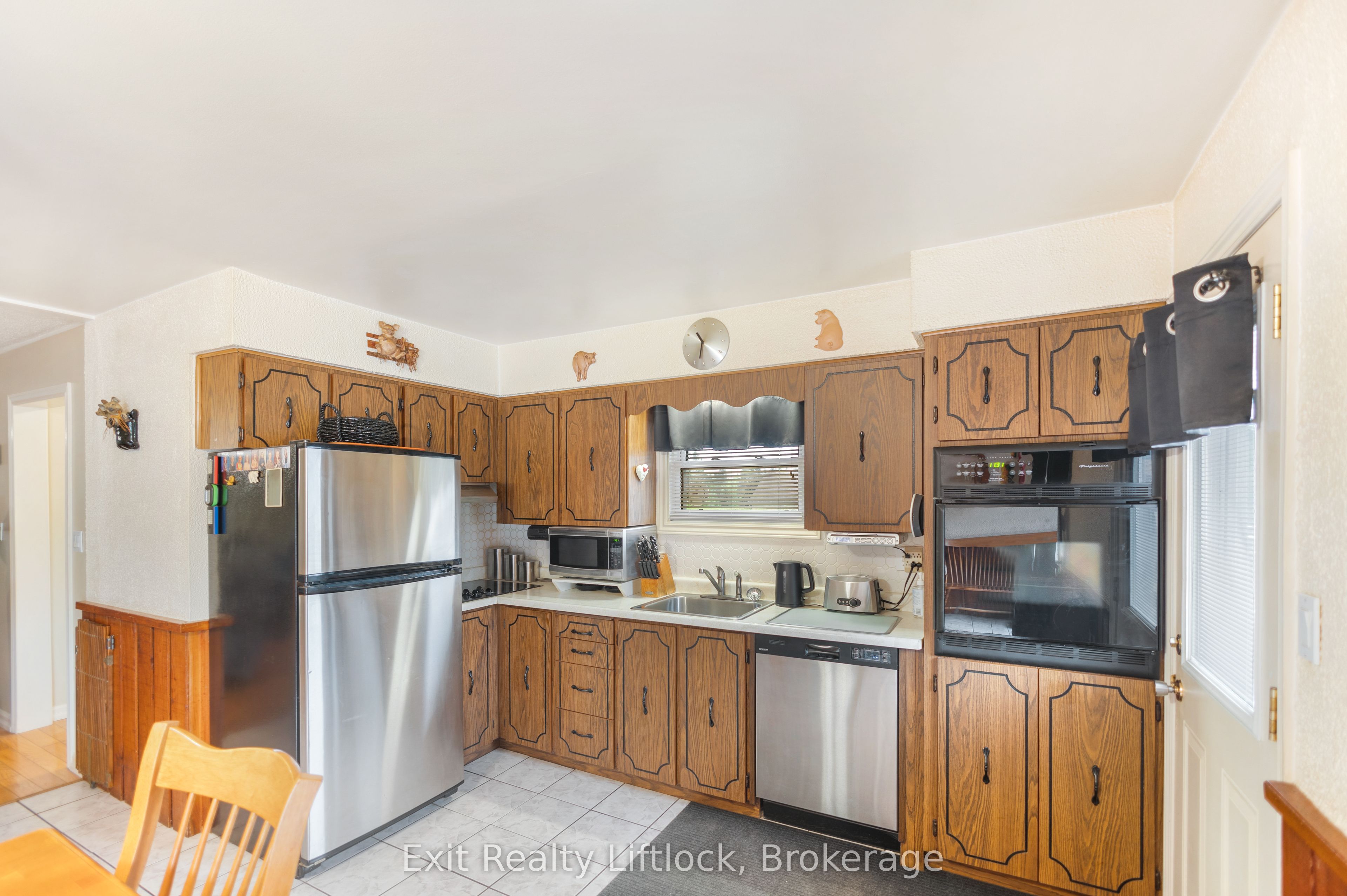 2 Edgewood Avenue Property Photo 6