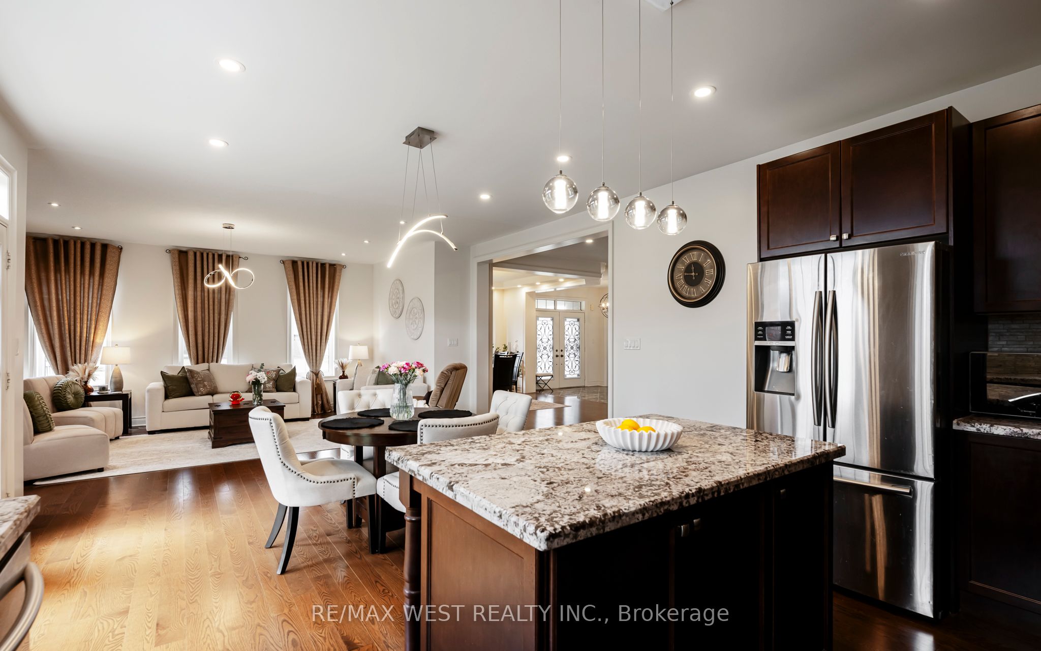 10 Stonegate Avenue Property Photo 3