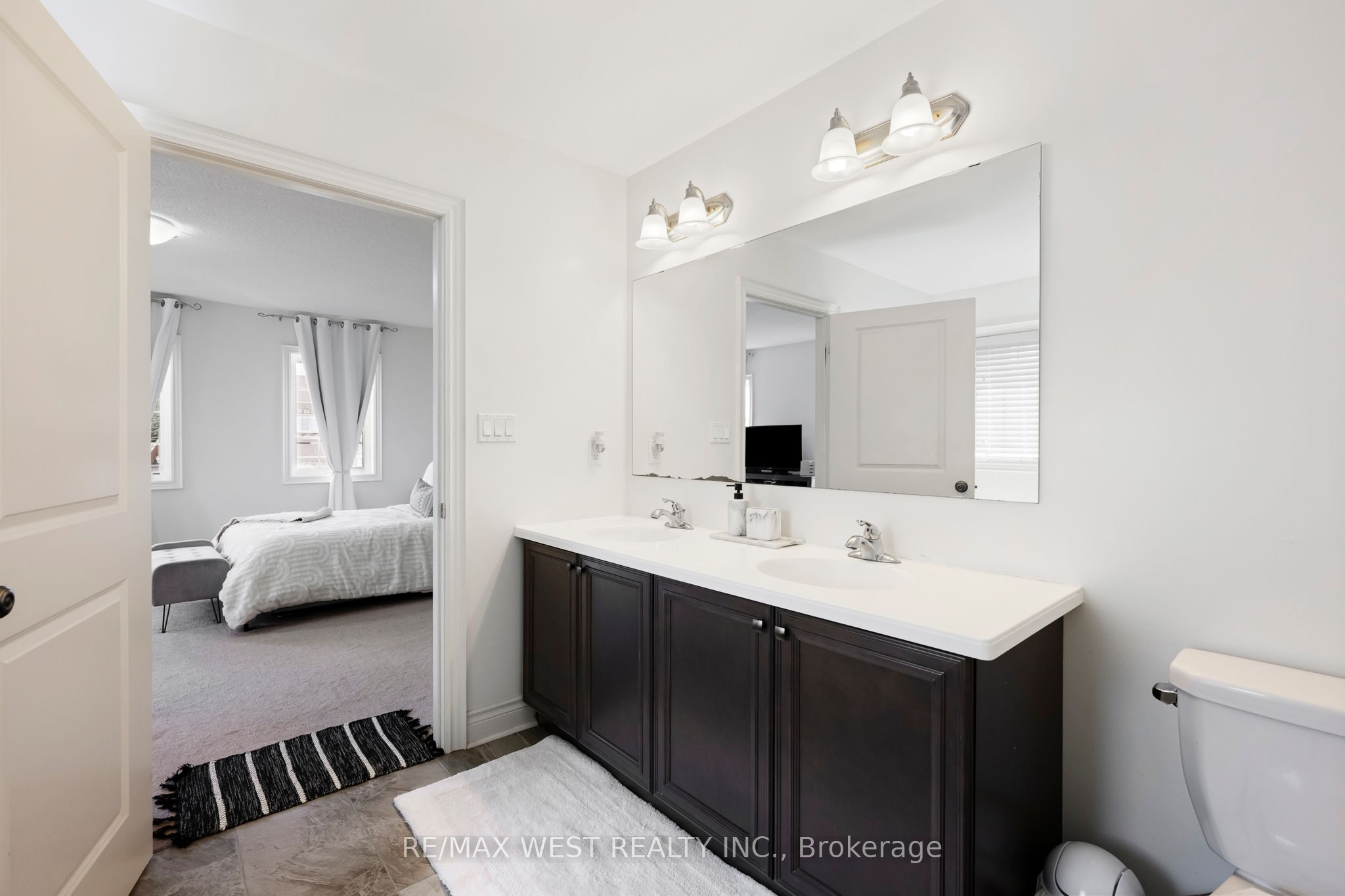 10 Stonegate Avenue Property Photo 7