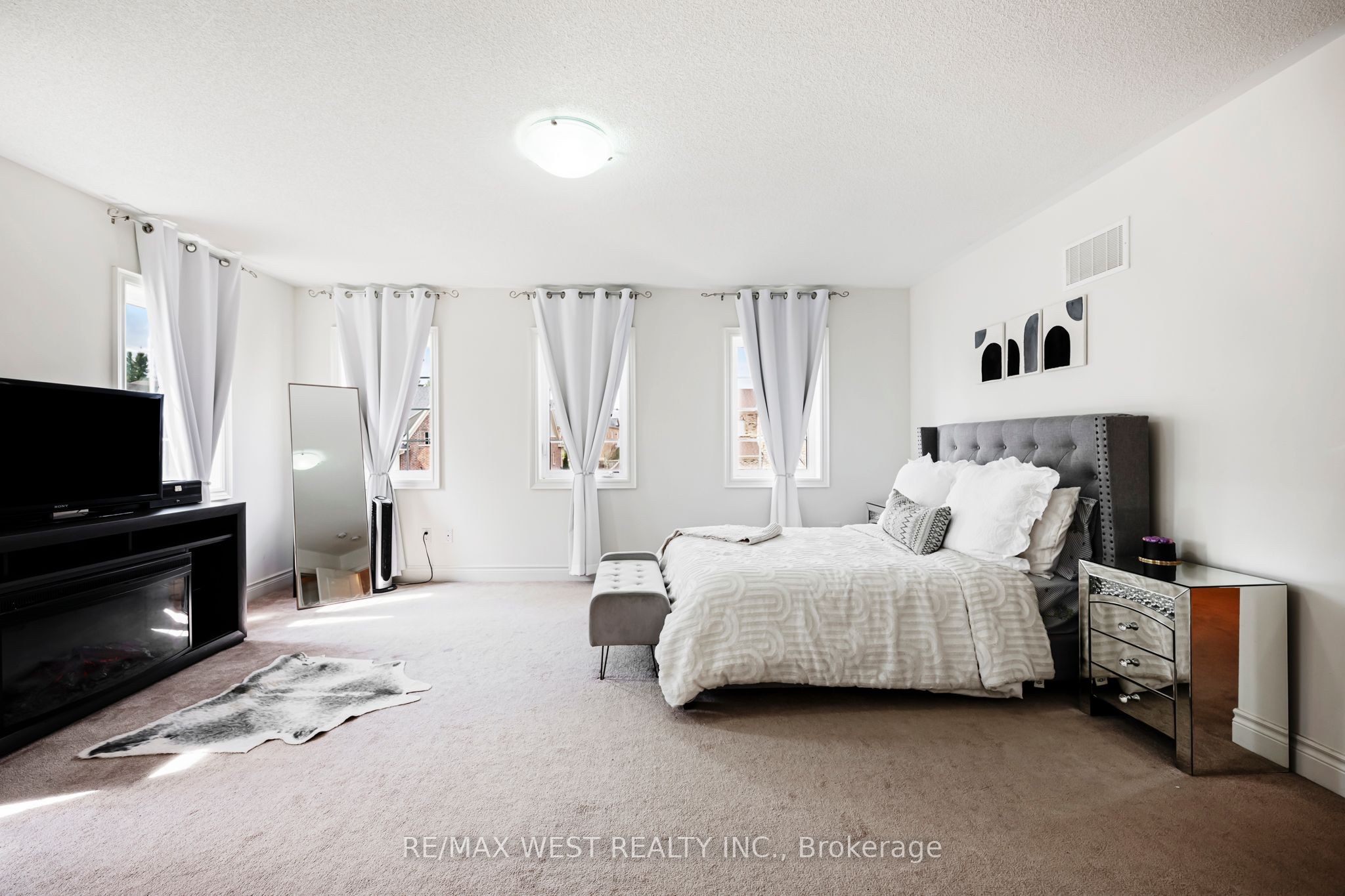 10 Stonegate Avenue Property Photo 11