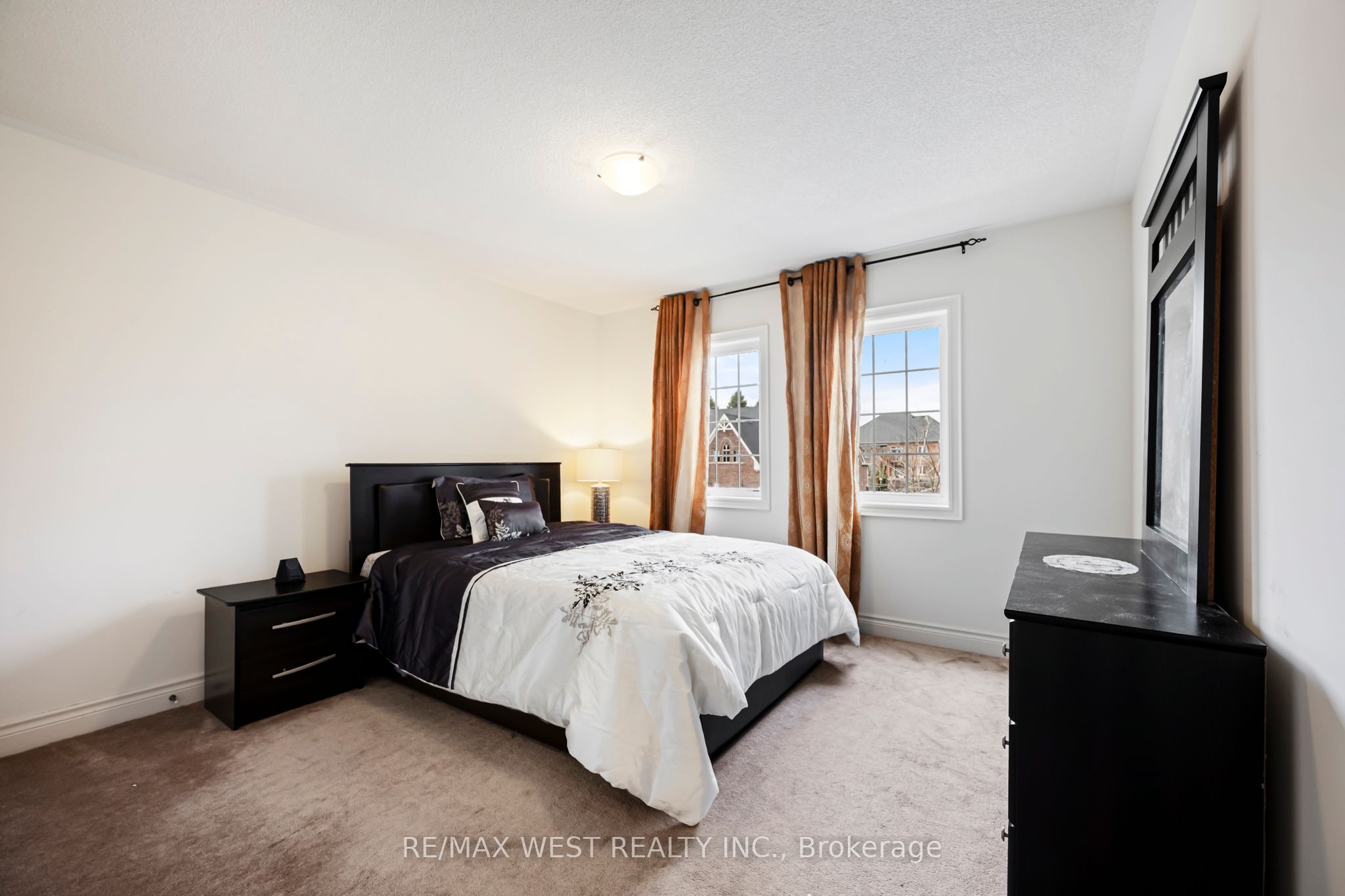 10 Stonegate Avenue Property Photo 13