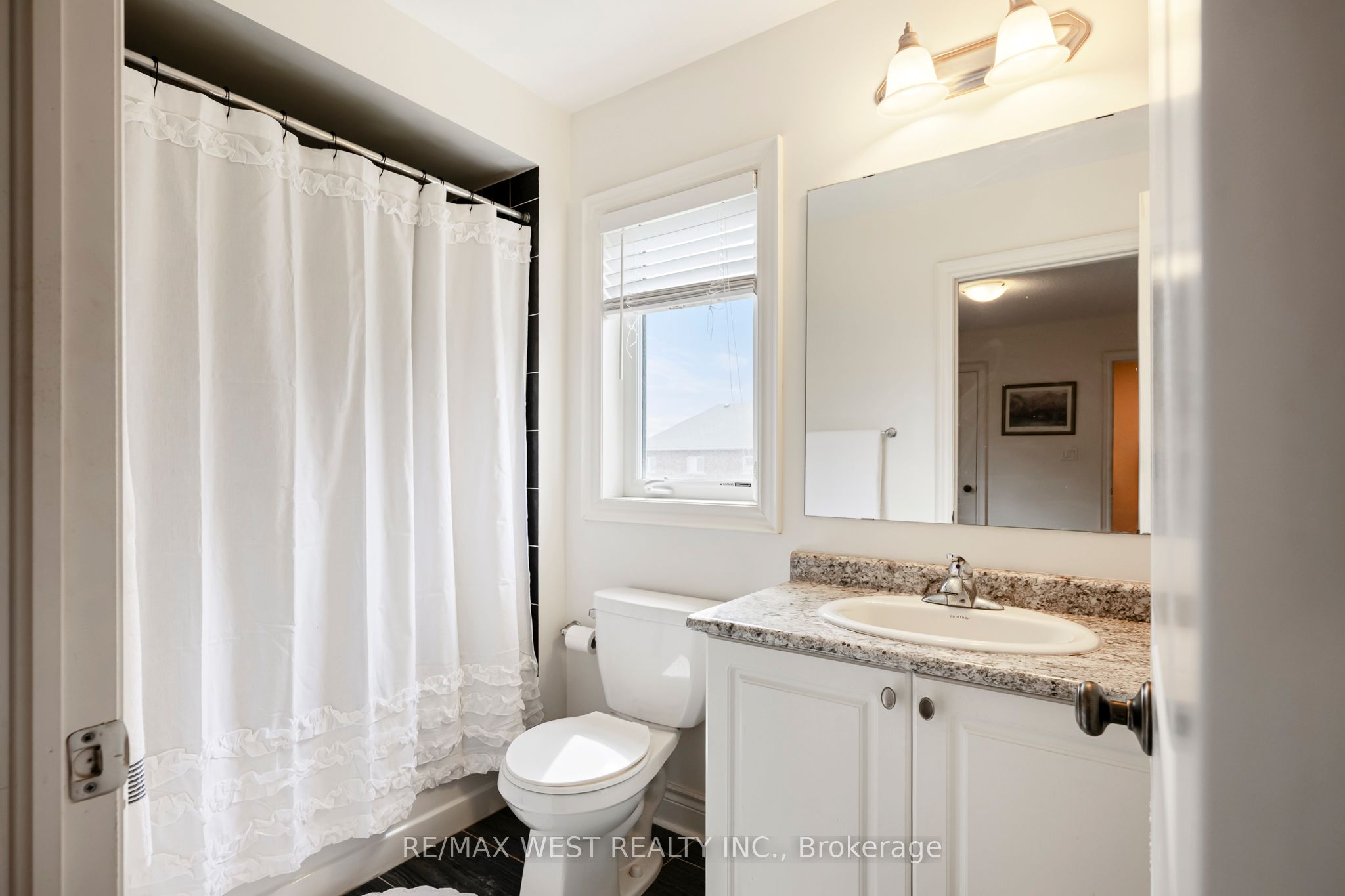 10 Stonegate Avenue Property Photo 22