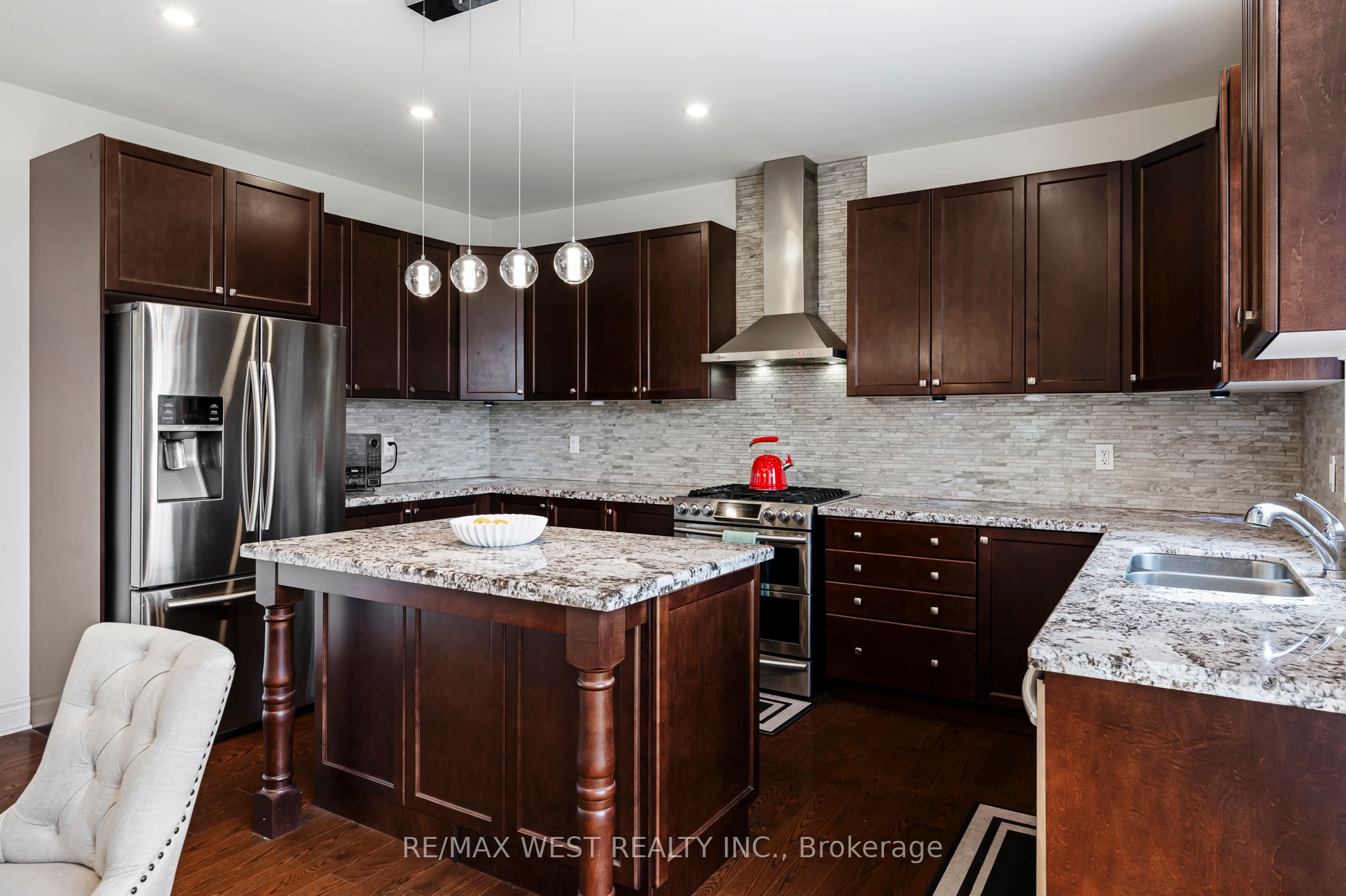 10 Stonegate Avenue Property Photo 26