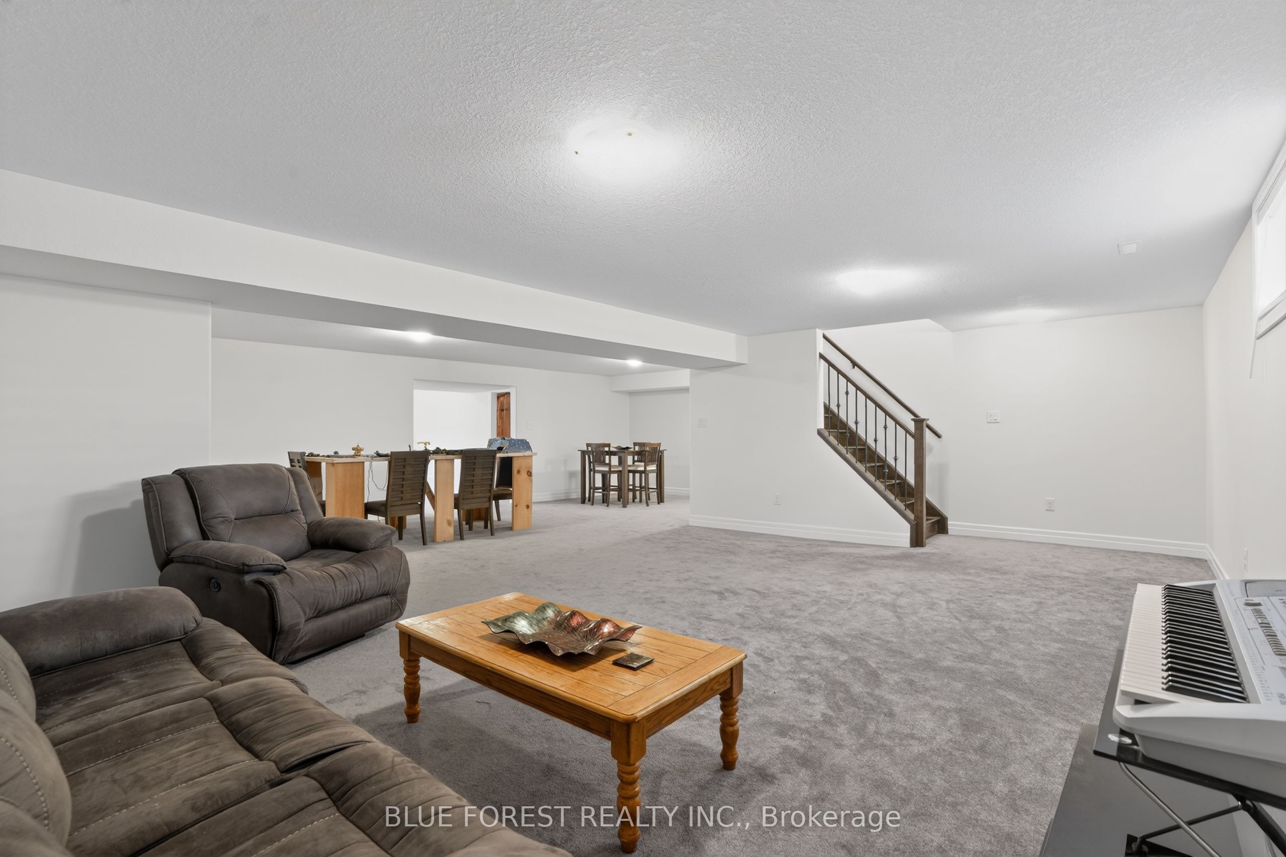 14 Thames Springs Crescent Property Photo 28