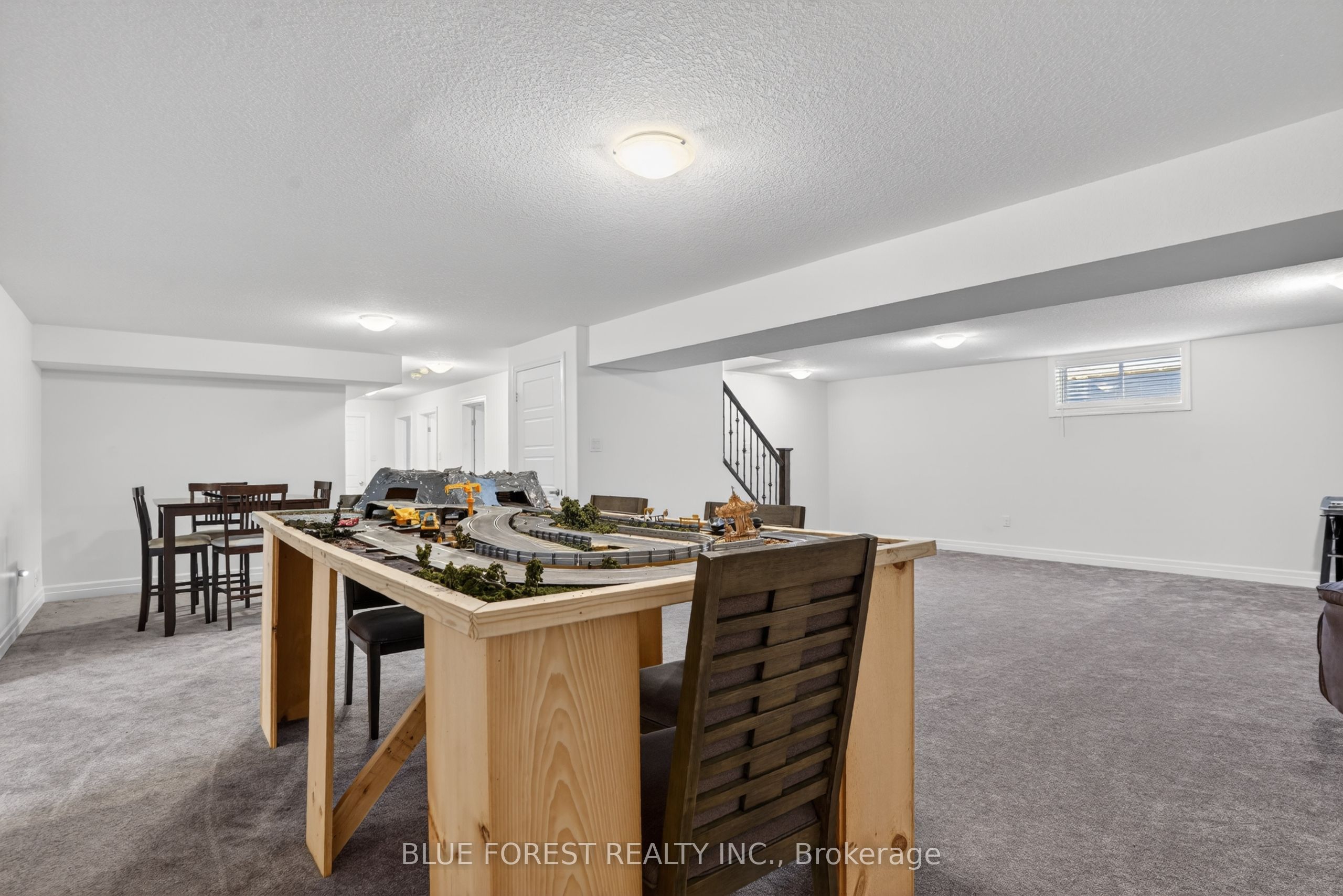 14 Thames Springs Crescent Property Photo 29