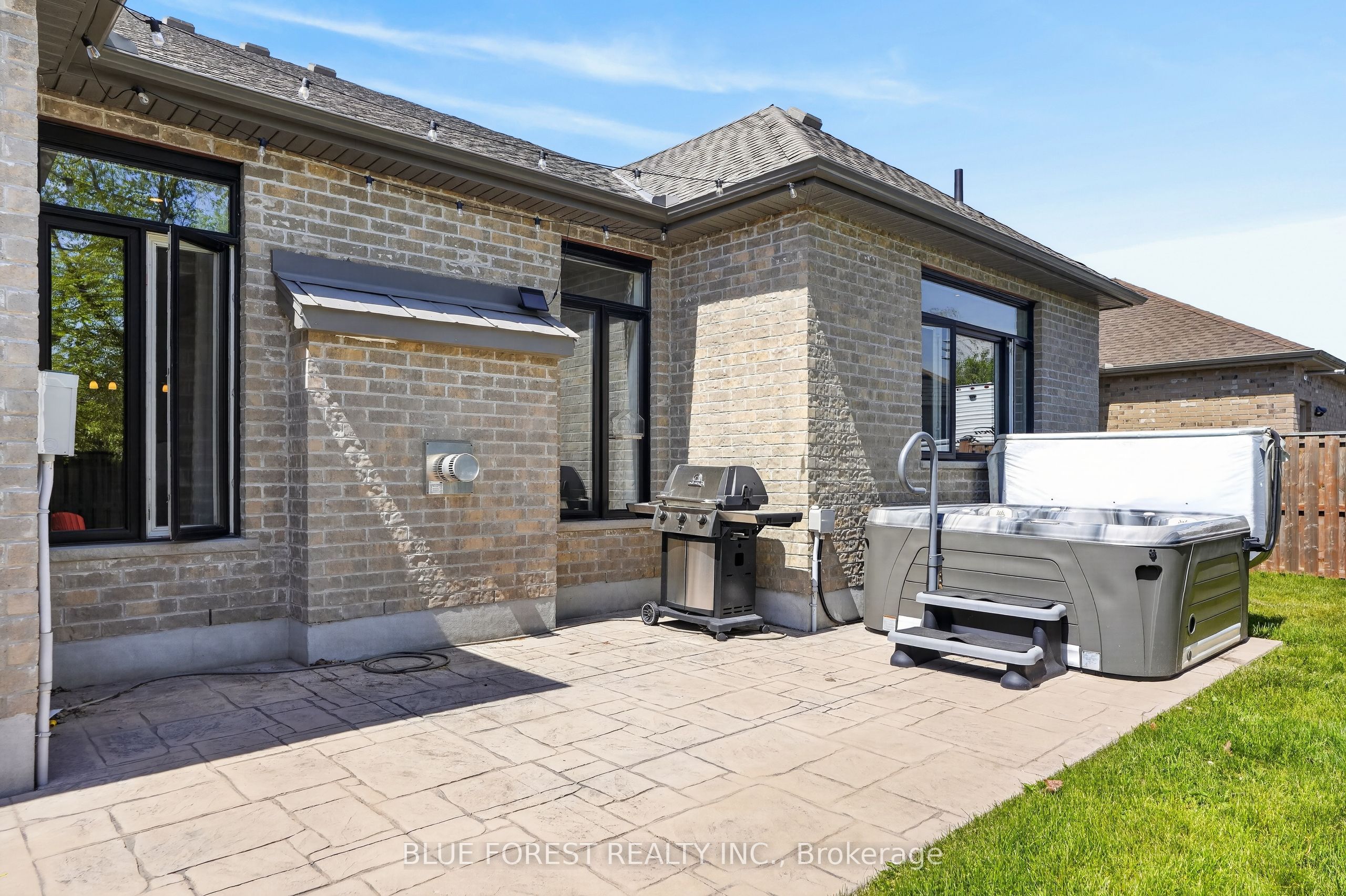 14 Thames Springs Crescent Property Photo 37