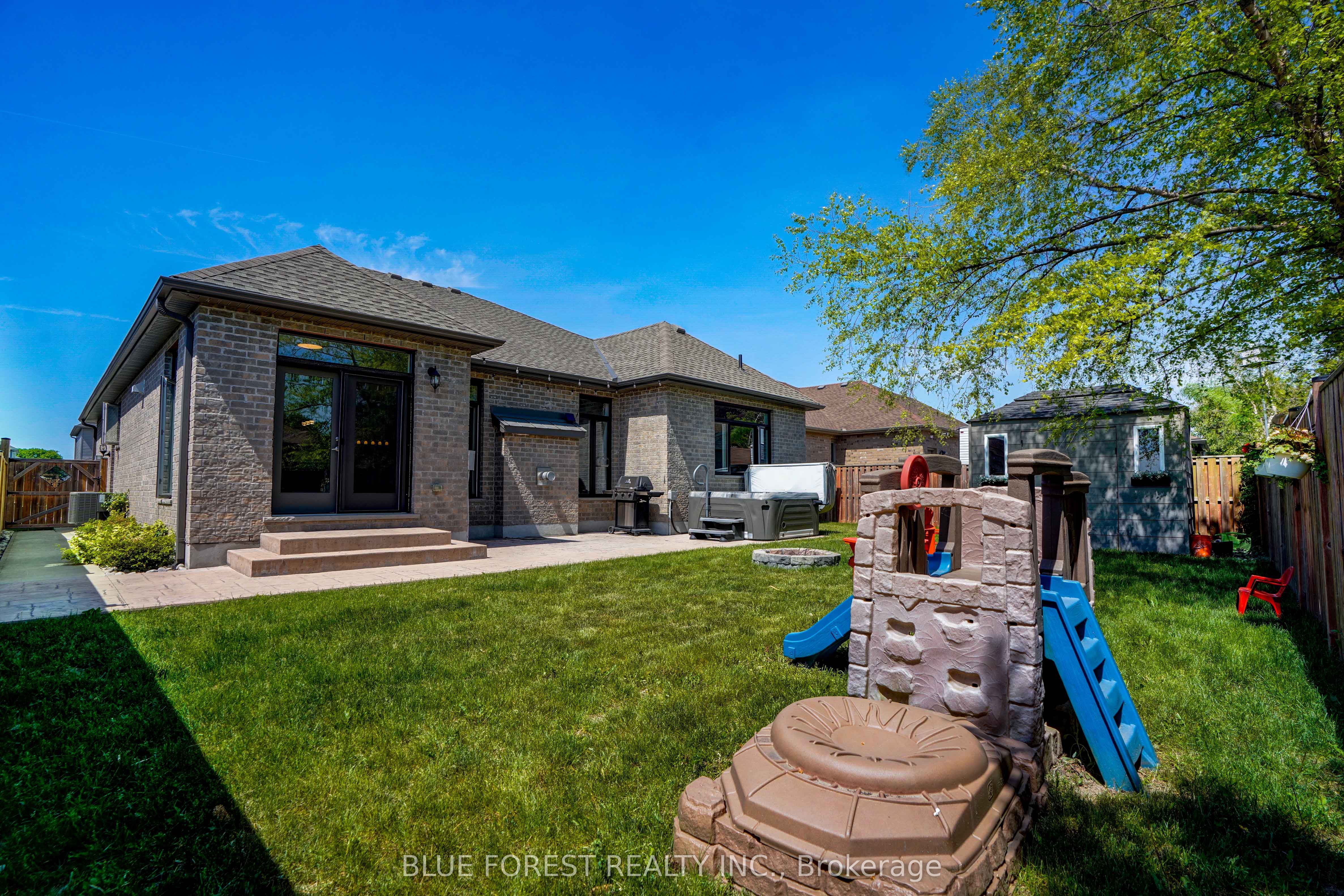 14 Thames Springs Crescent Property Photo 40