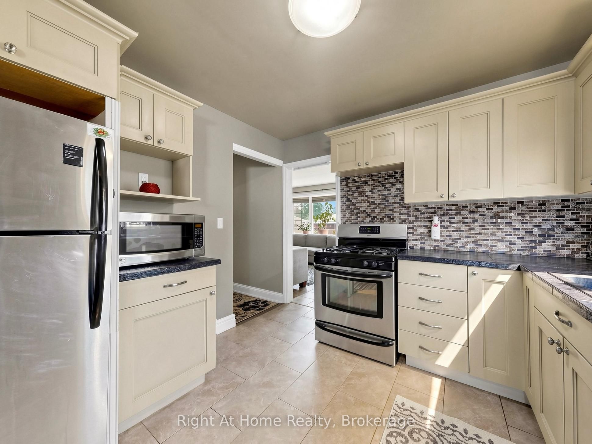 536 Barbara Street Property Photo 7