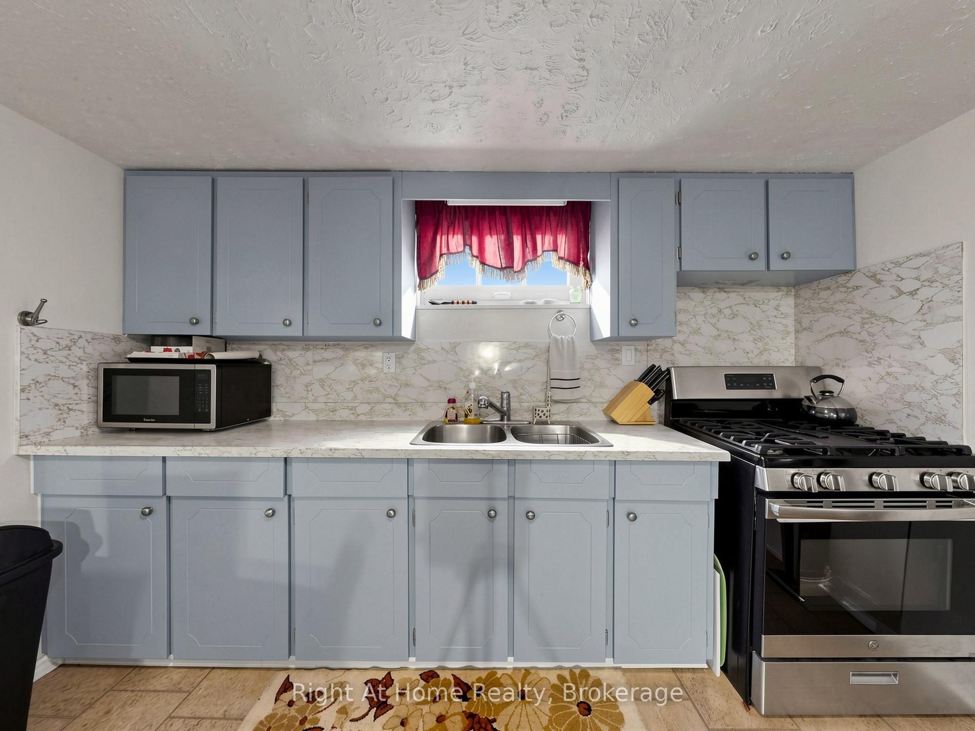 536 Barbara Street Property Photo 32