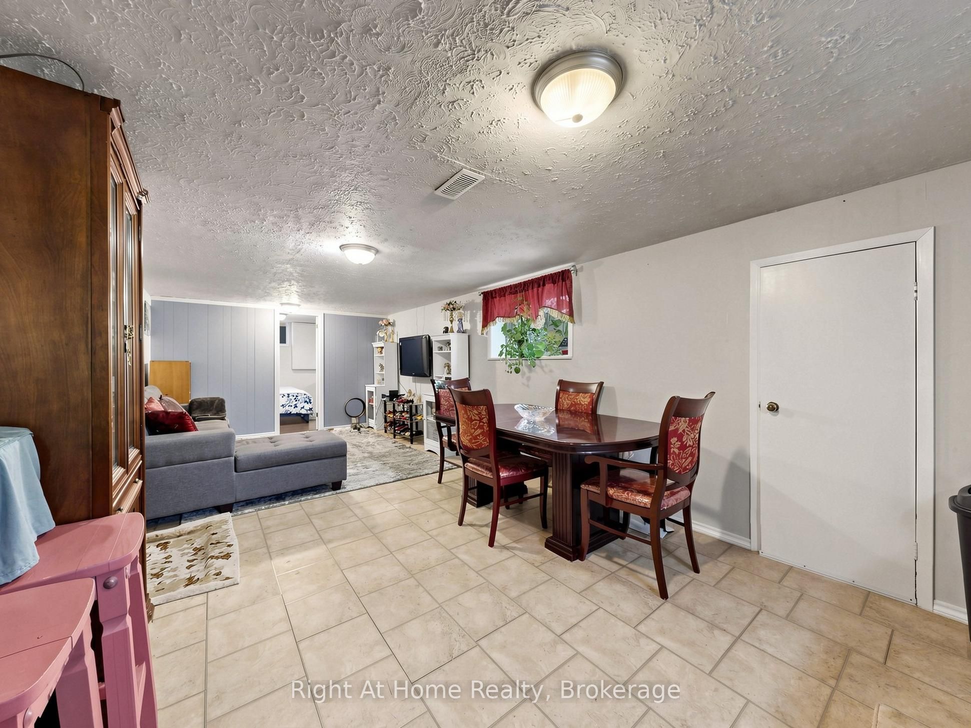 536 Barbara Street Property Photo 33