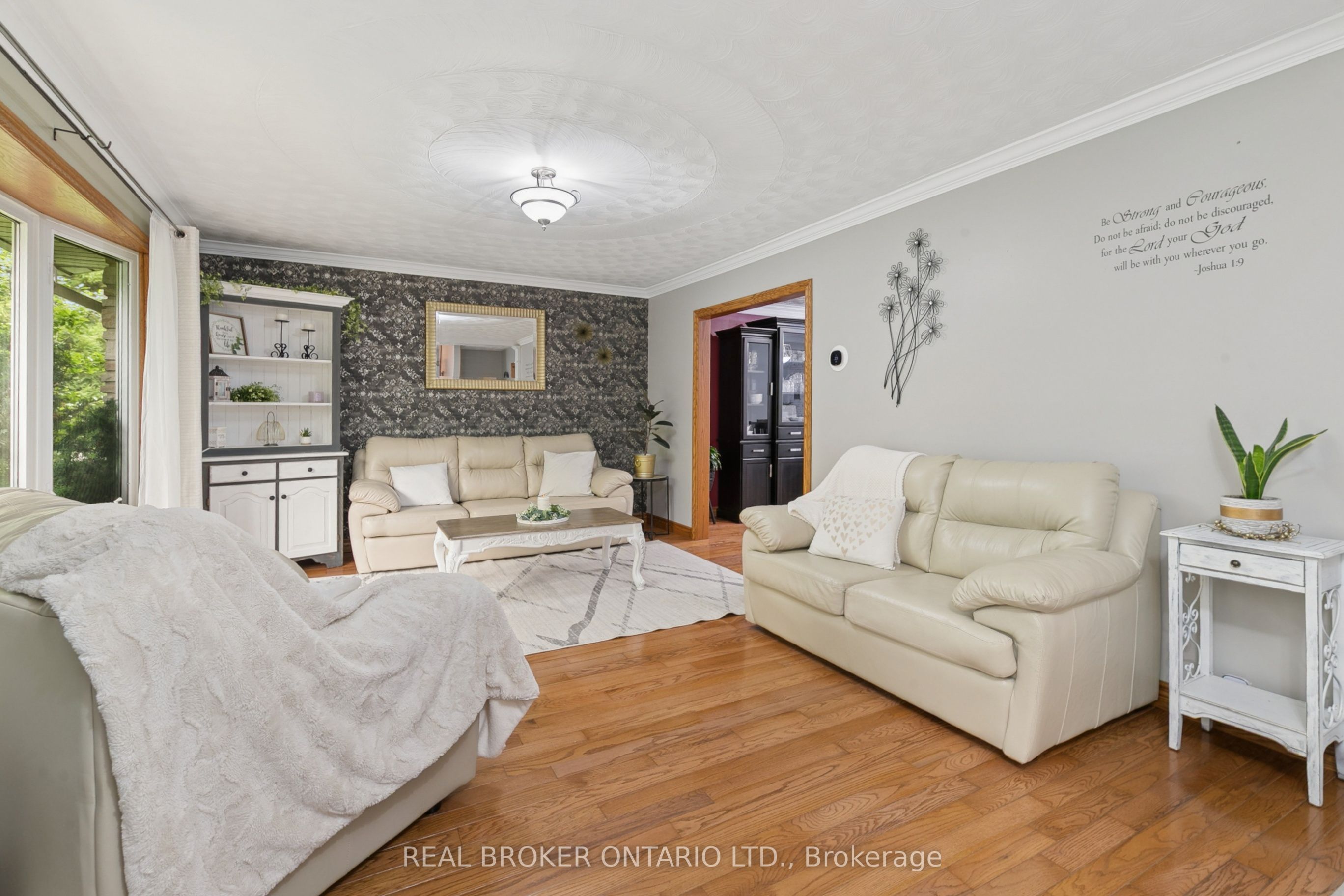 7323 Sideroad 15 Property Photo 4