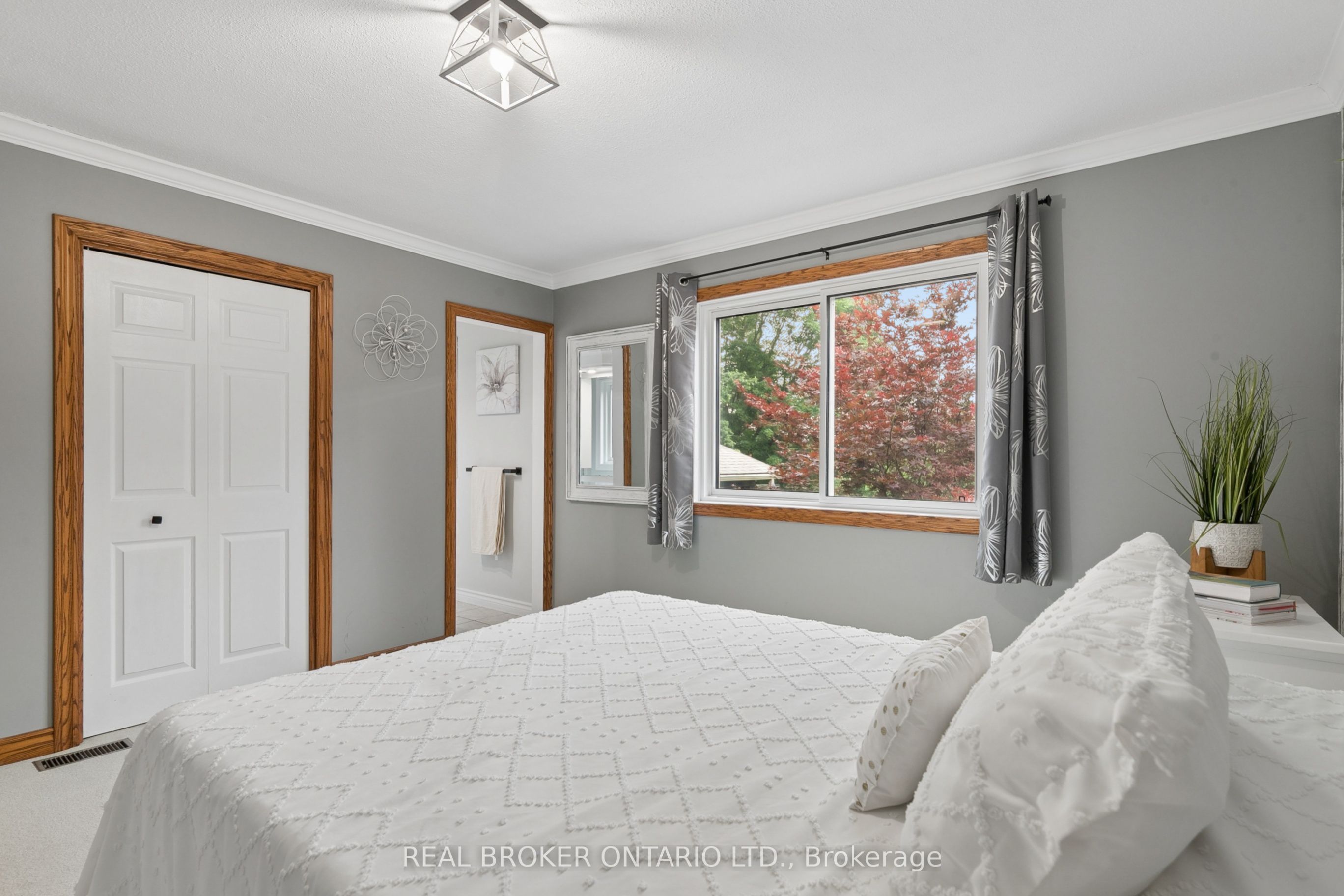 7323 Sideroad 15 Property Photo 16