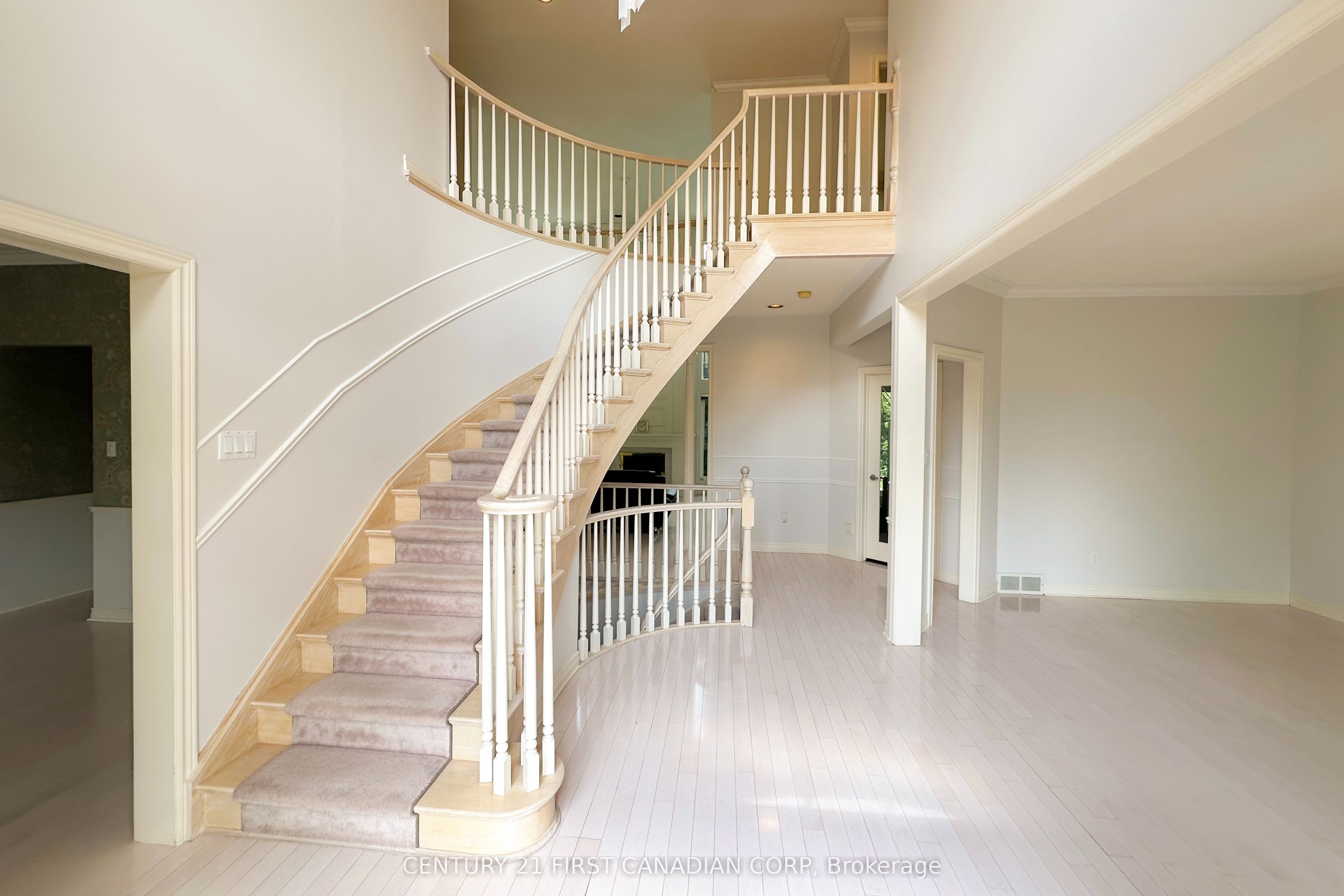 442 Ambleside Drive Property Photo 3