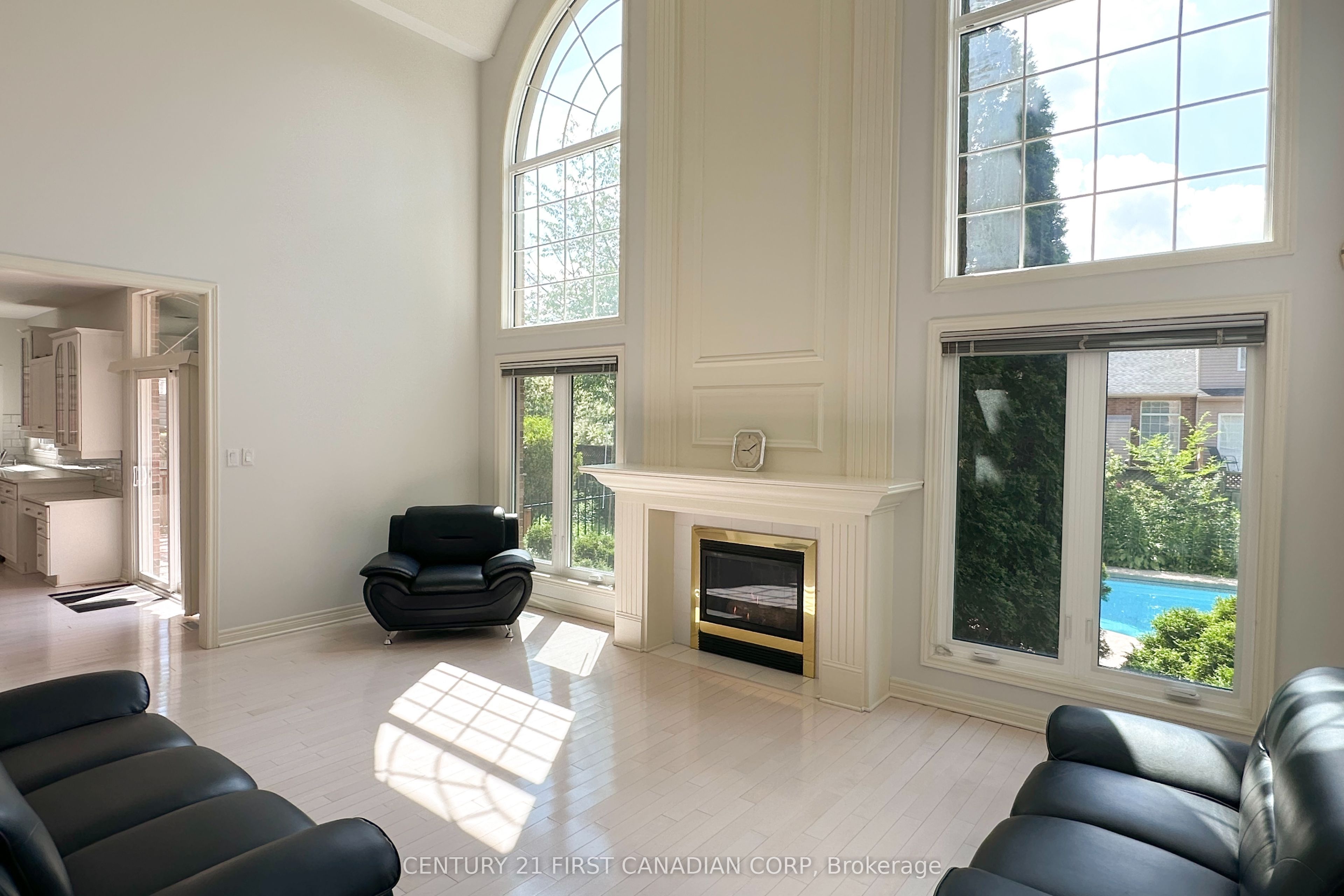 442 Ambleside Drive Property Photo 10