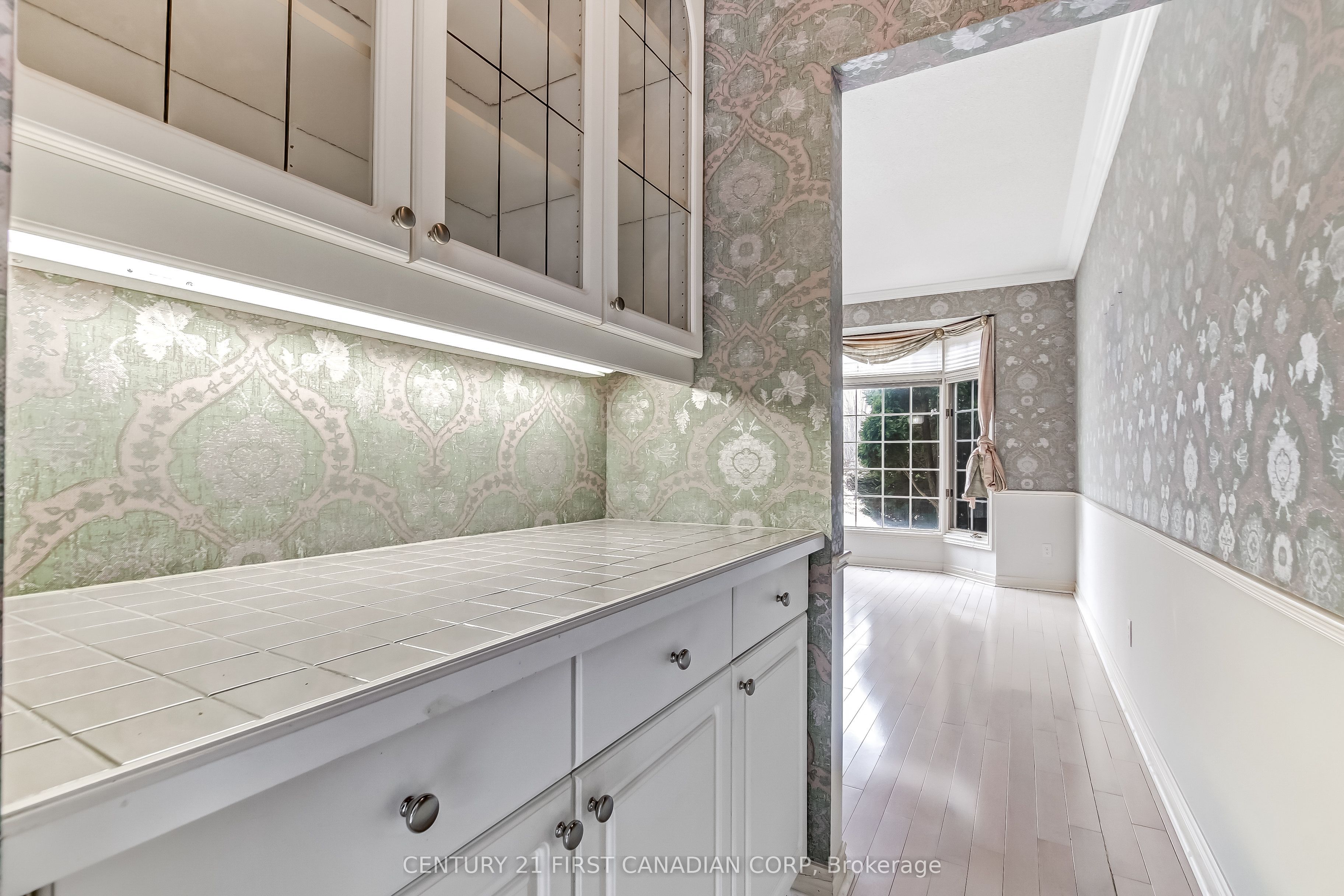 442 Ambleside Drive Property Photo 16