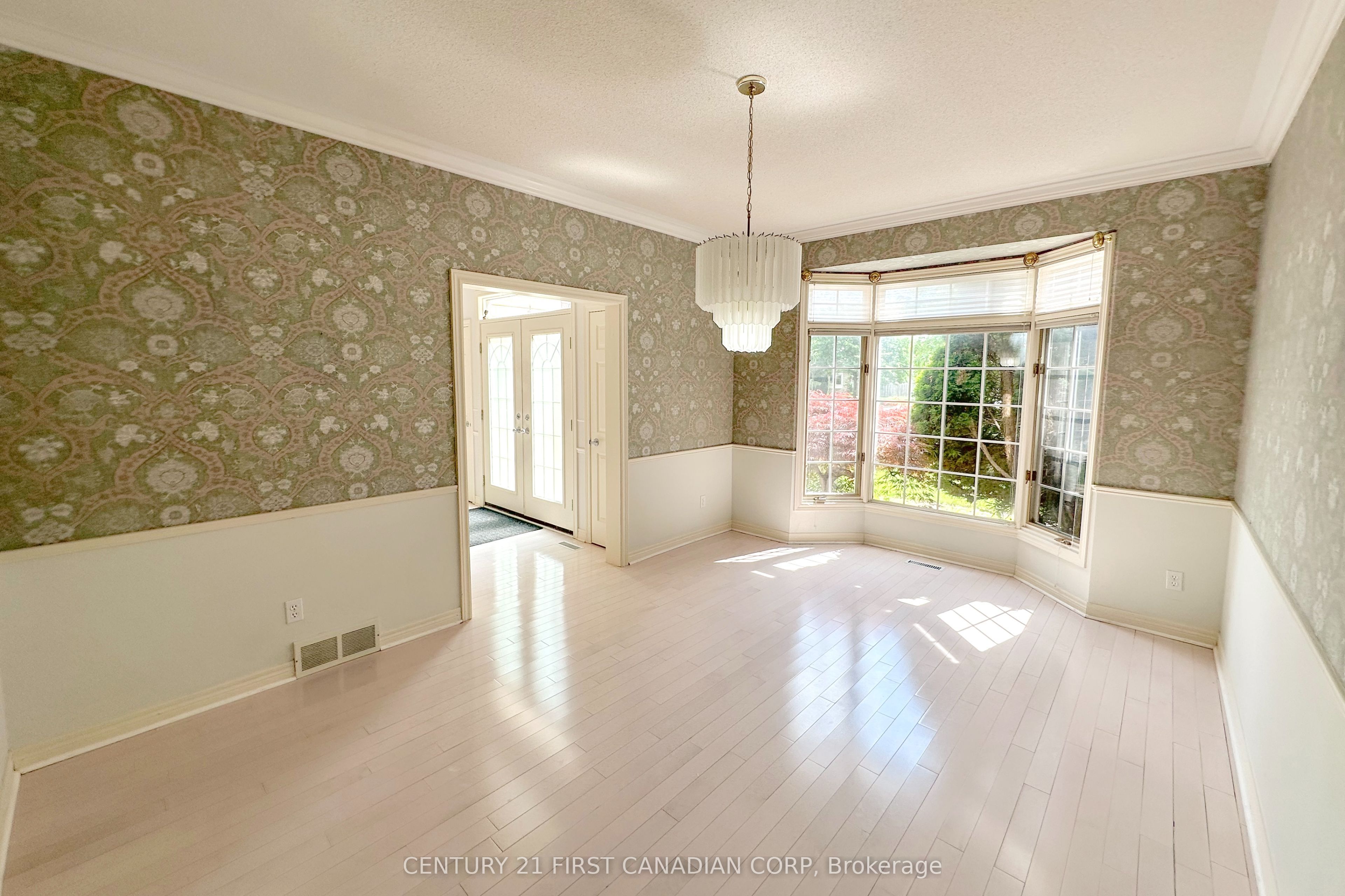 442 Ambleside Drive Property Photo 17