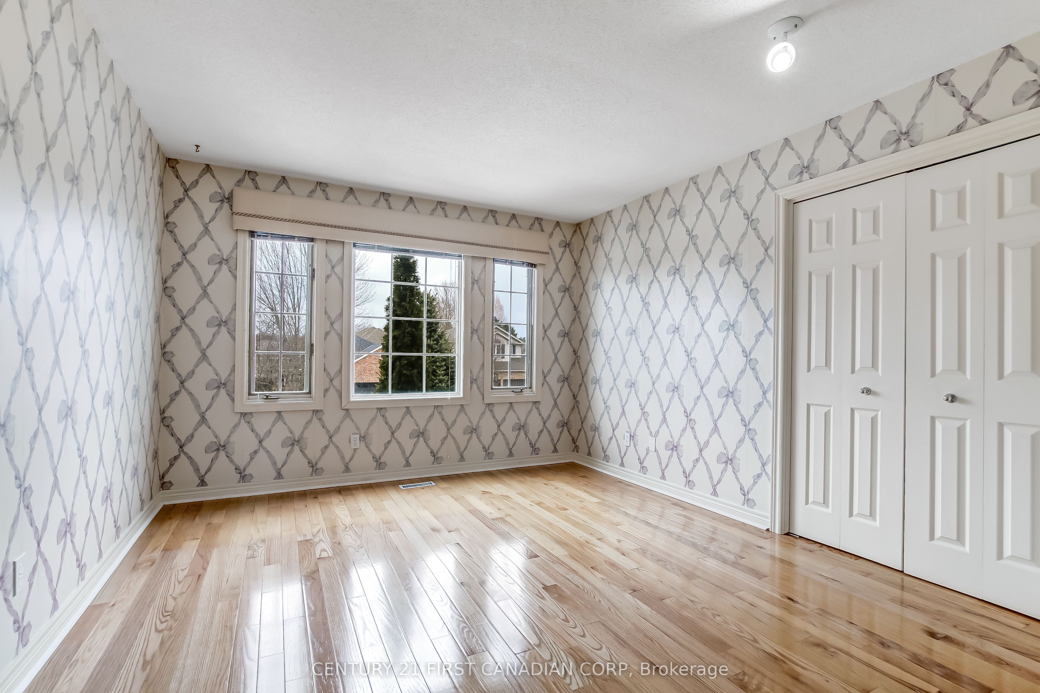 442 Ambleside Drive Property Photo 22