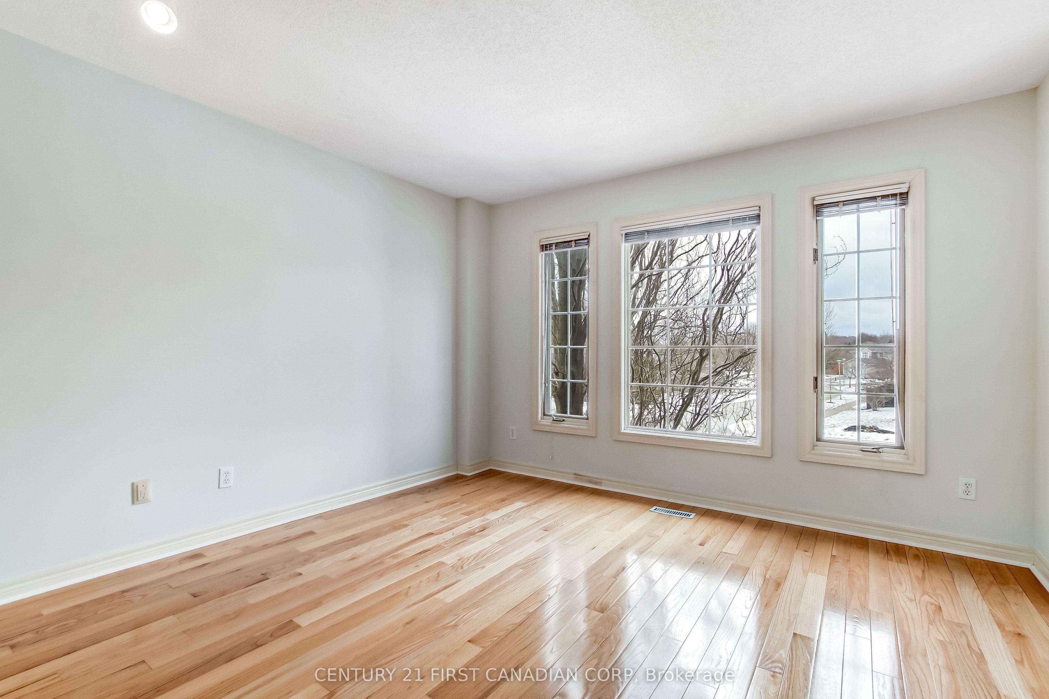 442 Ambleside Drive Property Photo 23