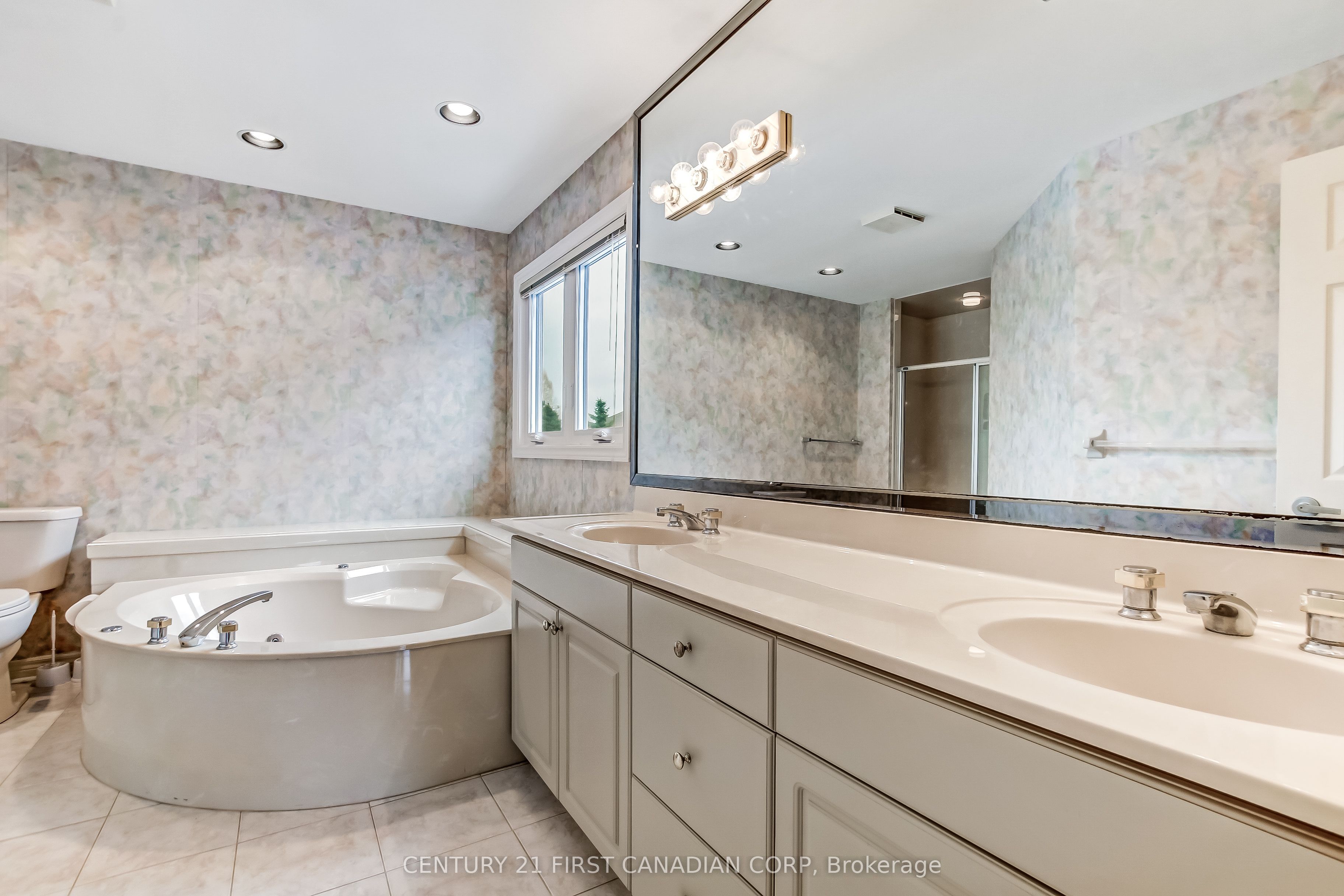 442 Ambleside Drive Property Photo 28