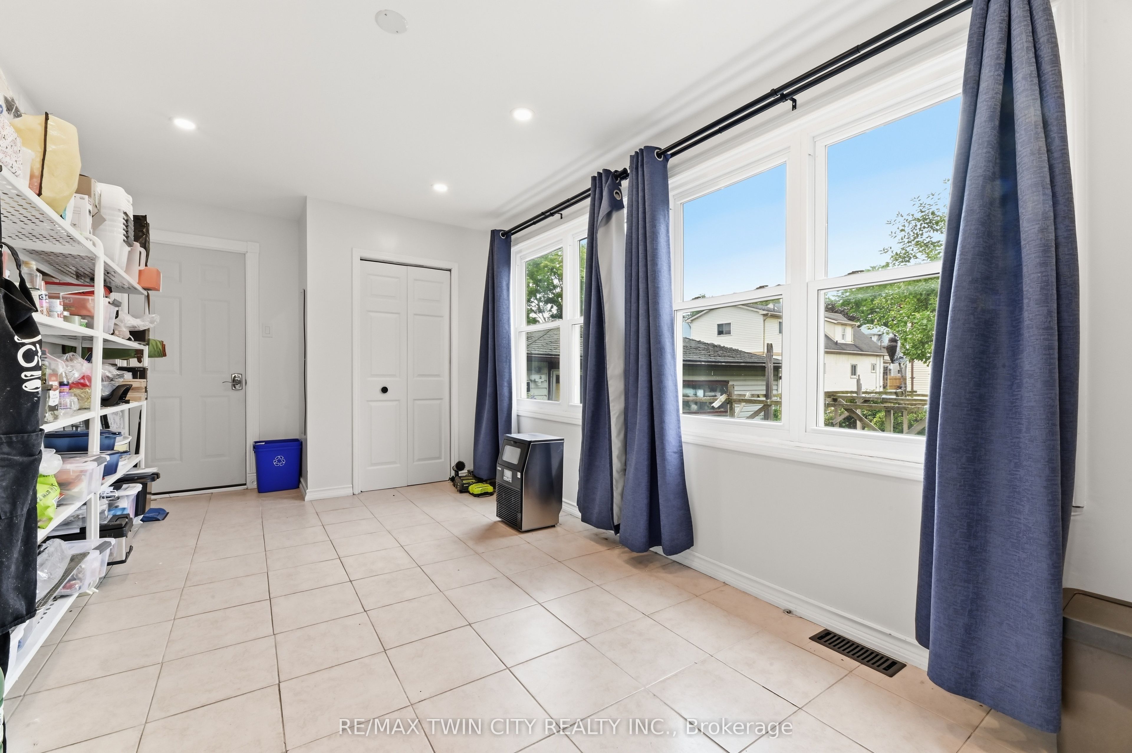 4924 Hunter Street Property Photo 10