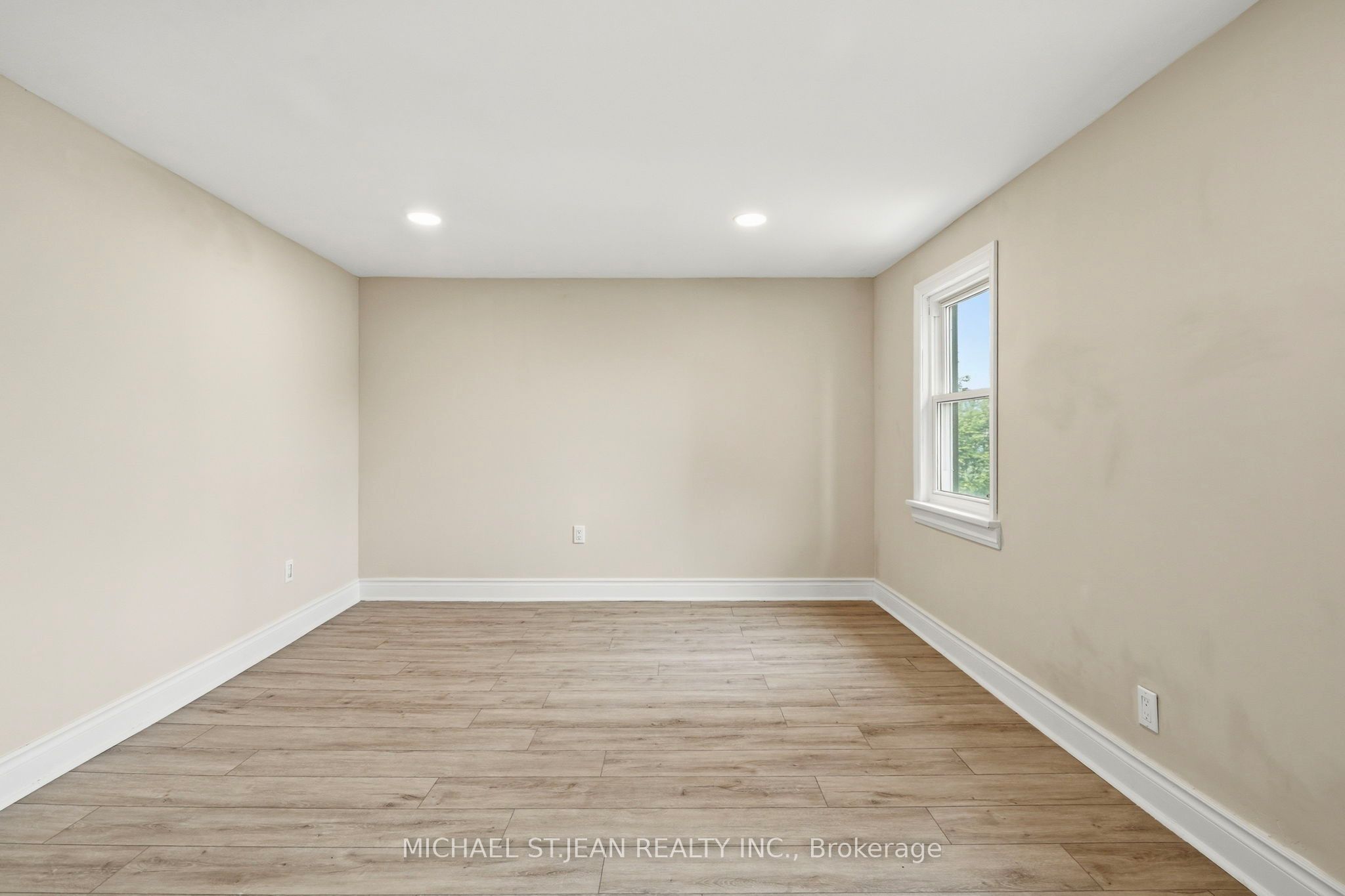 26 State Street Property Photo 13