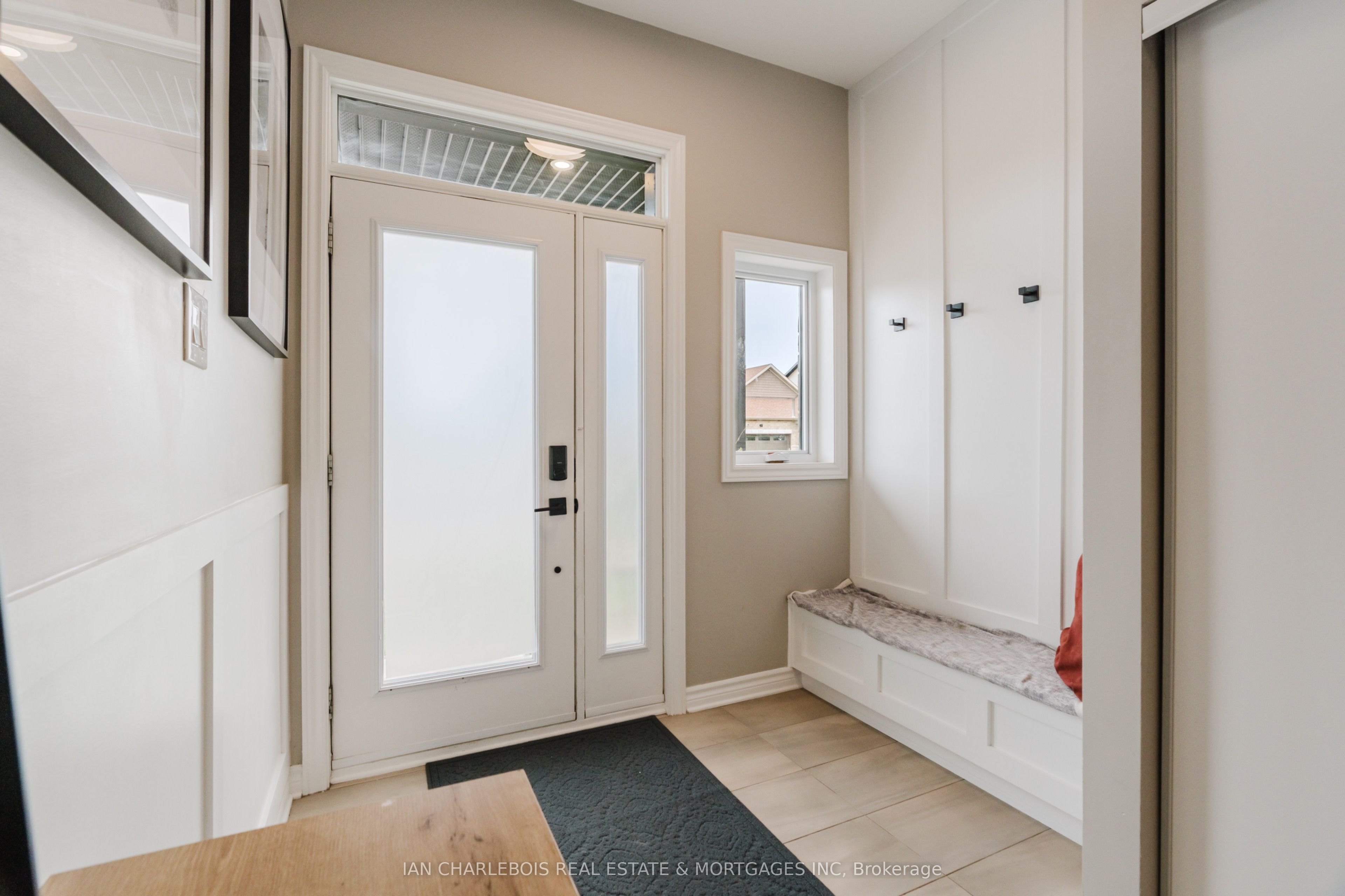 749 Namur Street Property Photo 3