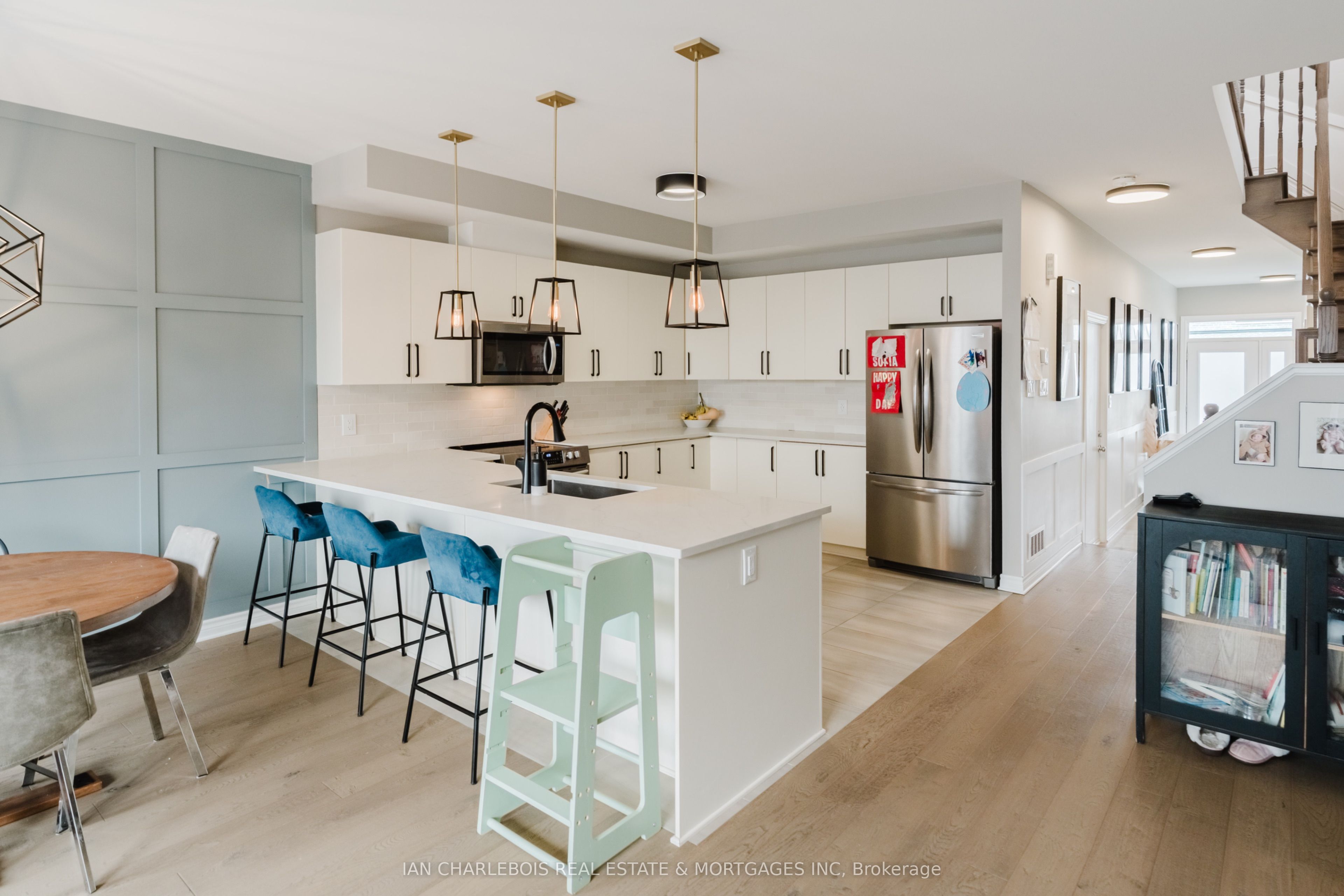 749 Namur Street Property Photo 8