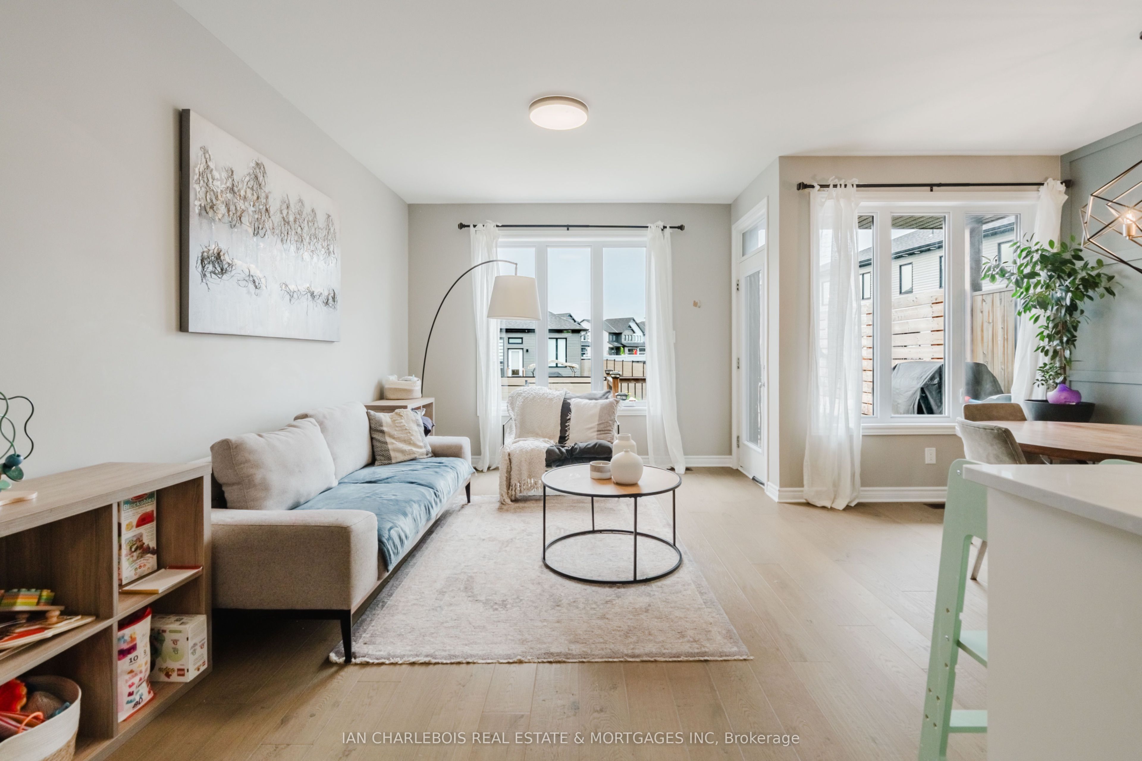 749 Namur Street Property Photo 14