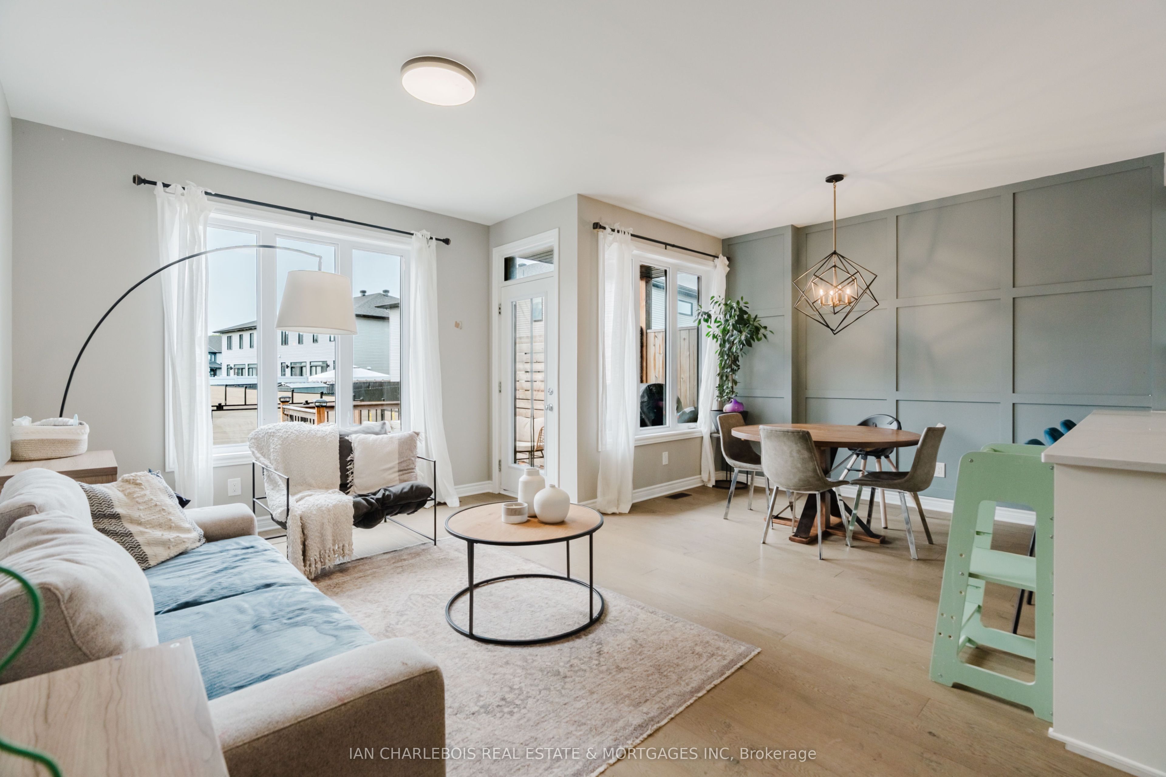 749 Namur Street Property Photo 15