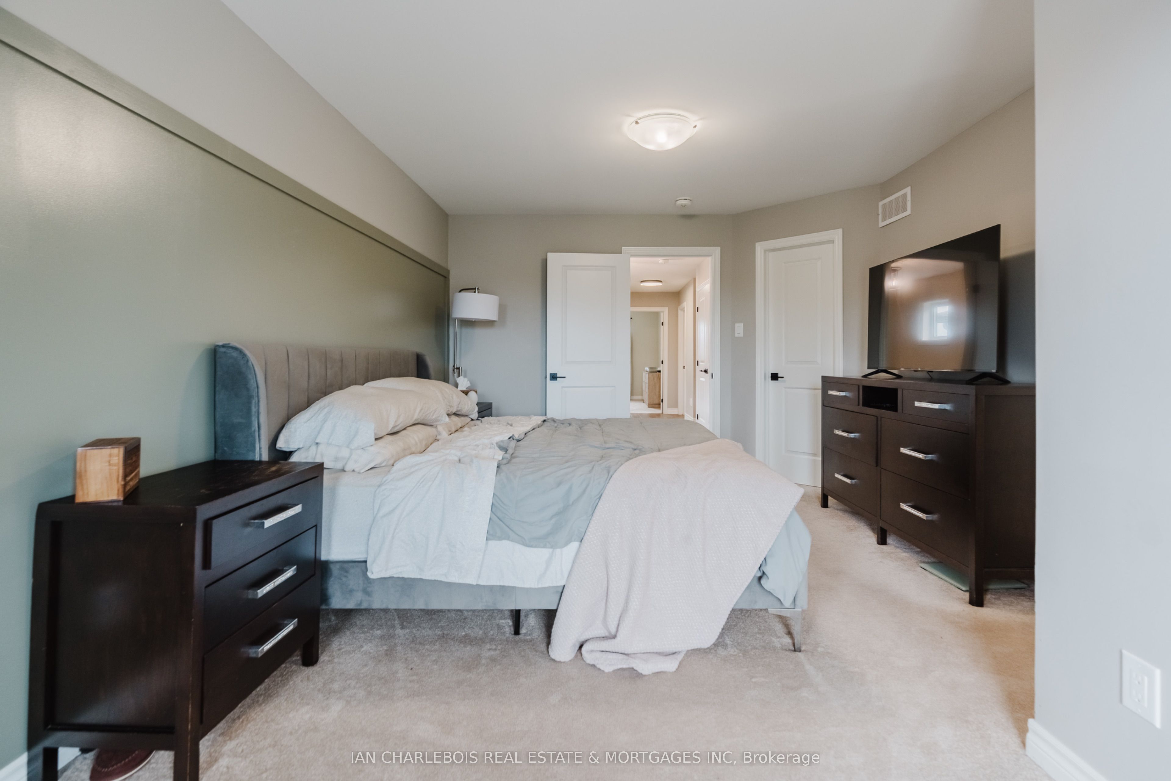 749 Namur Street Property Photo 19