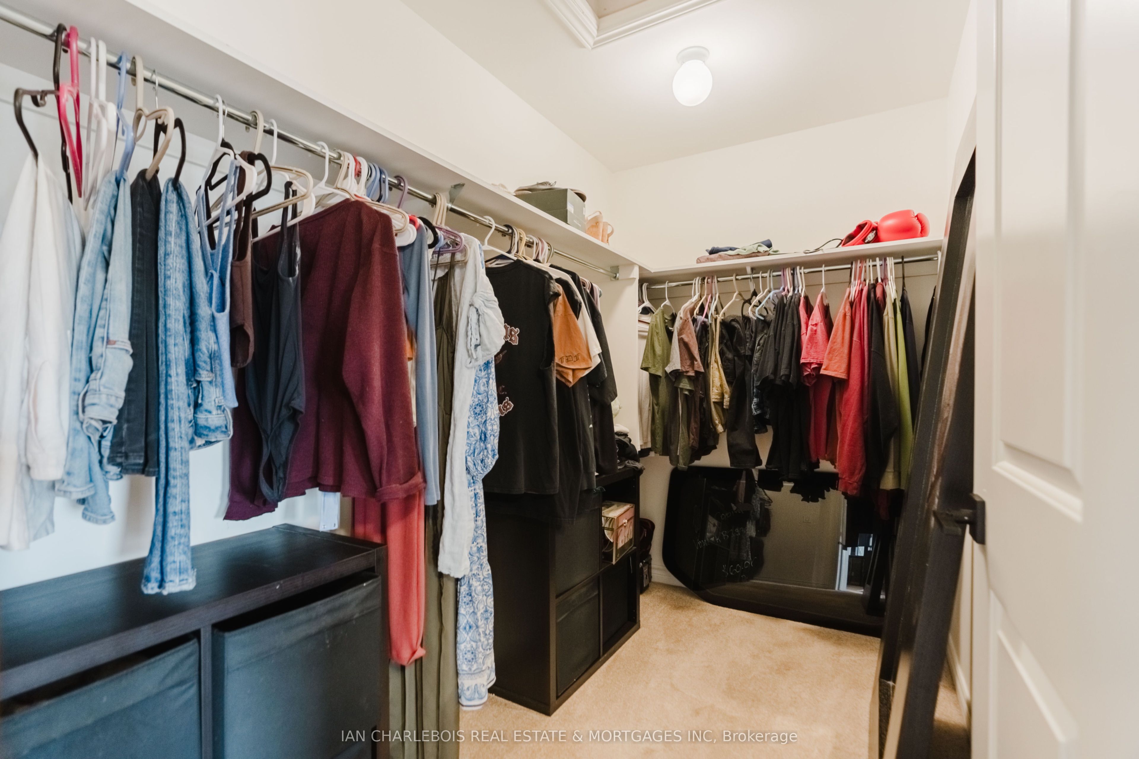 749 Namur Street Property Photo 22