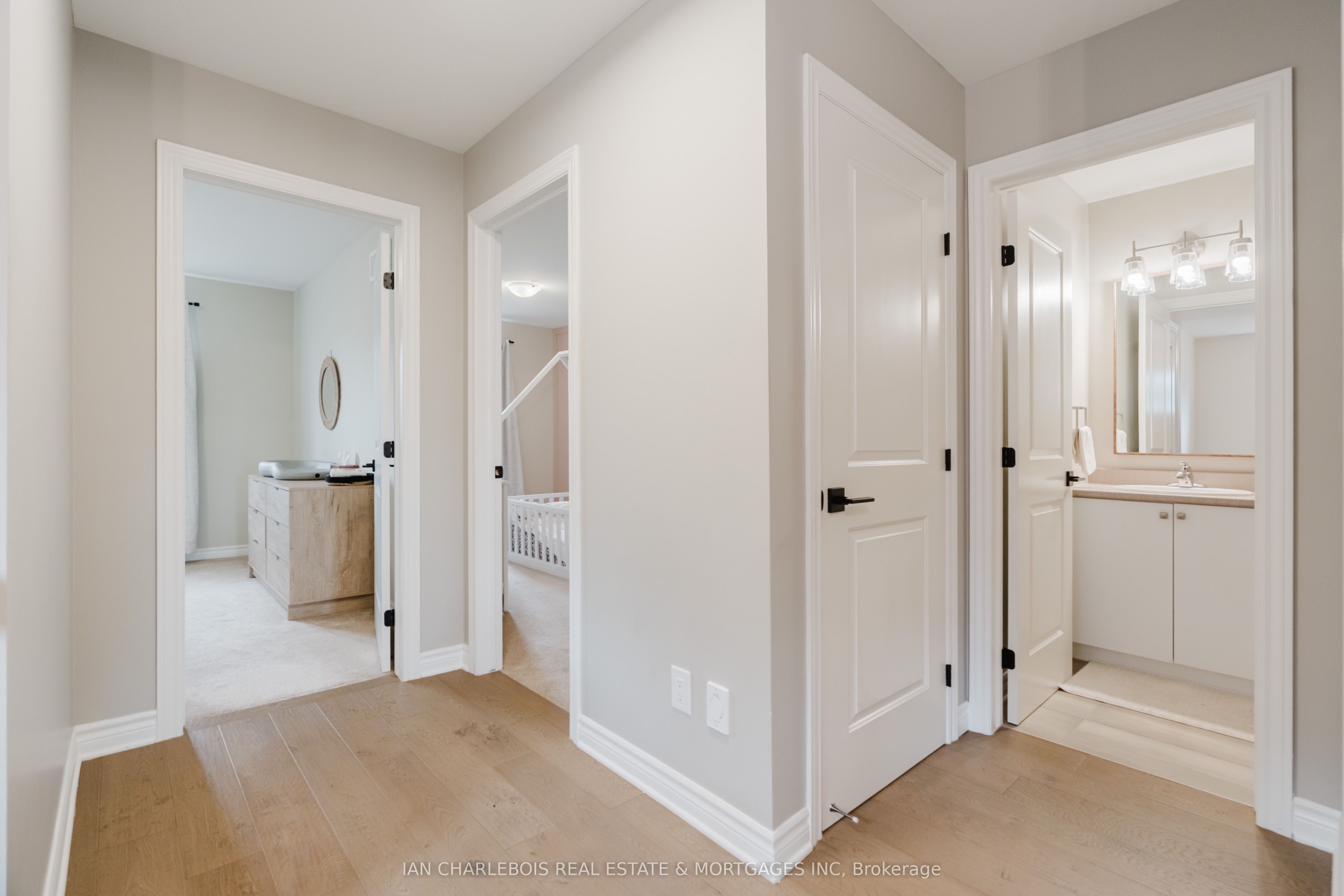 749 Namur Street Property Photo 29