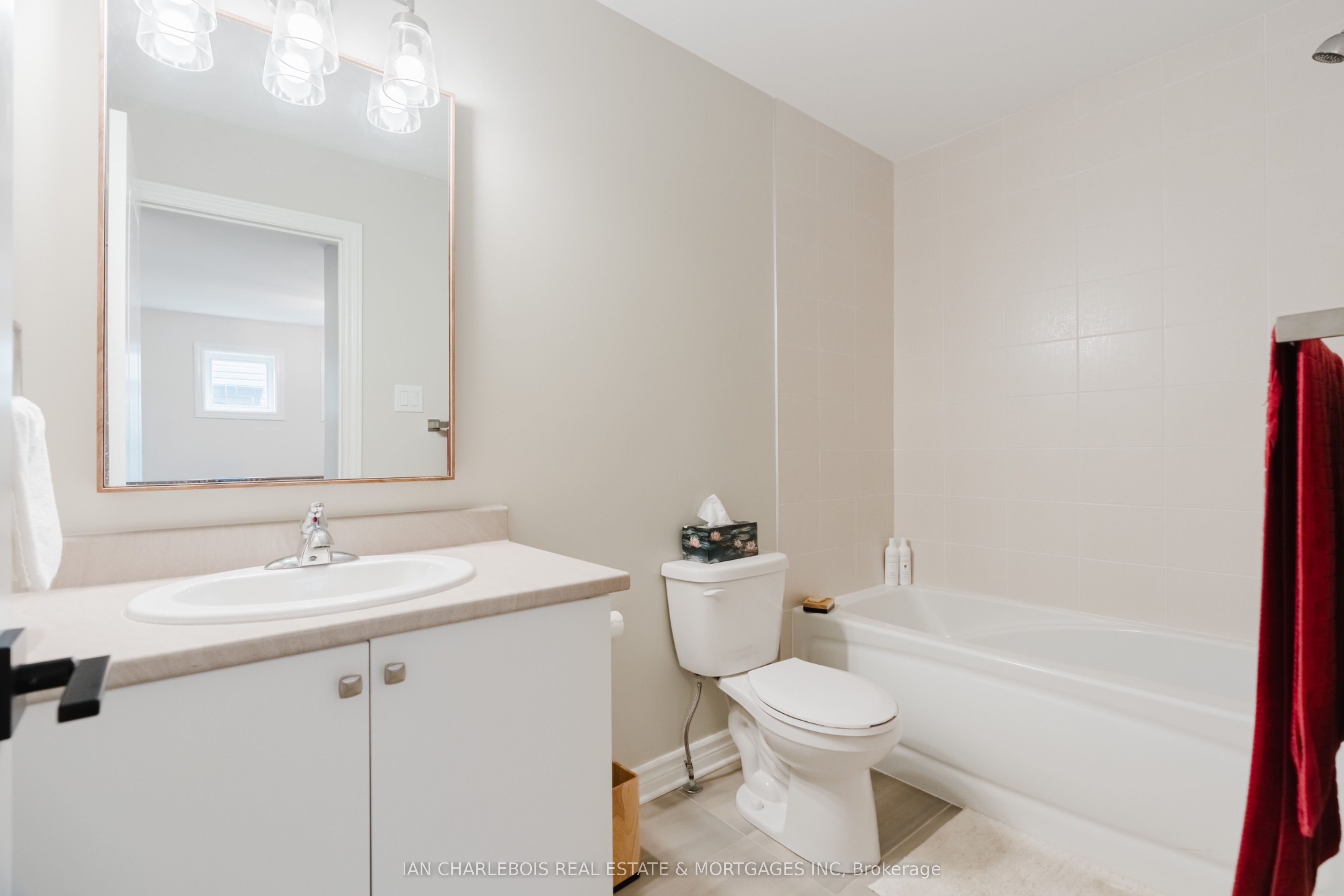 749 Namur Street Property Photo 30