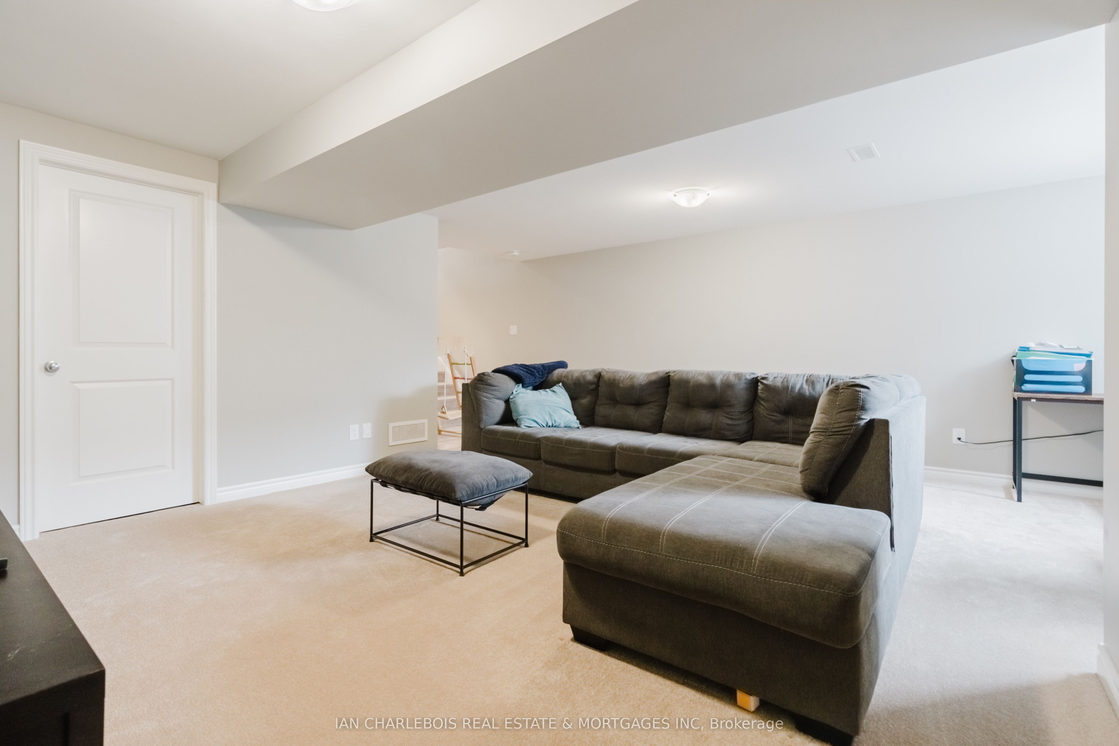 749 Namur Street Property Photo 32