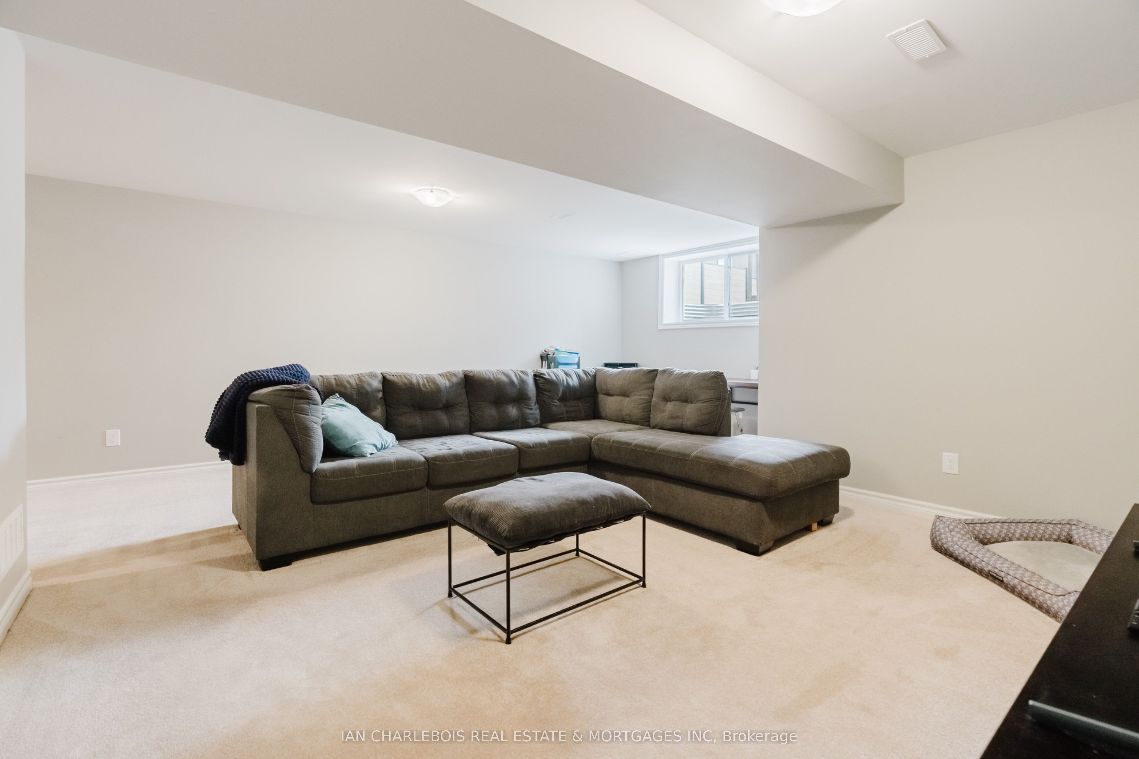 749 Namur Street Property Photo 33