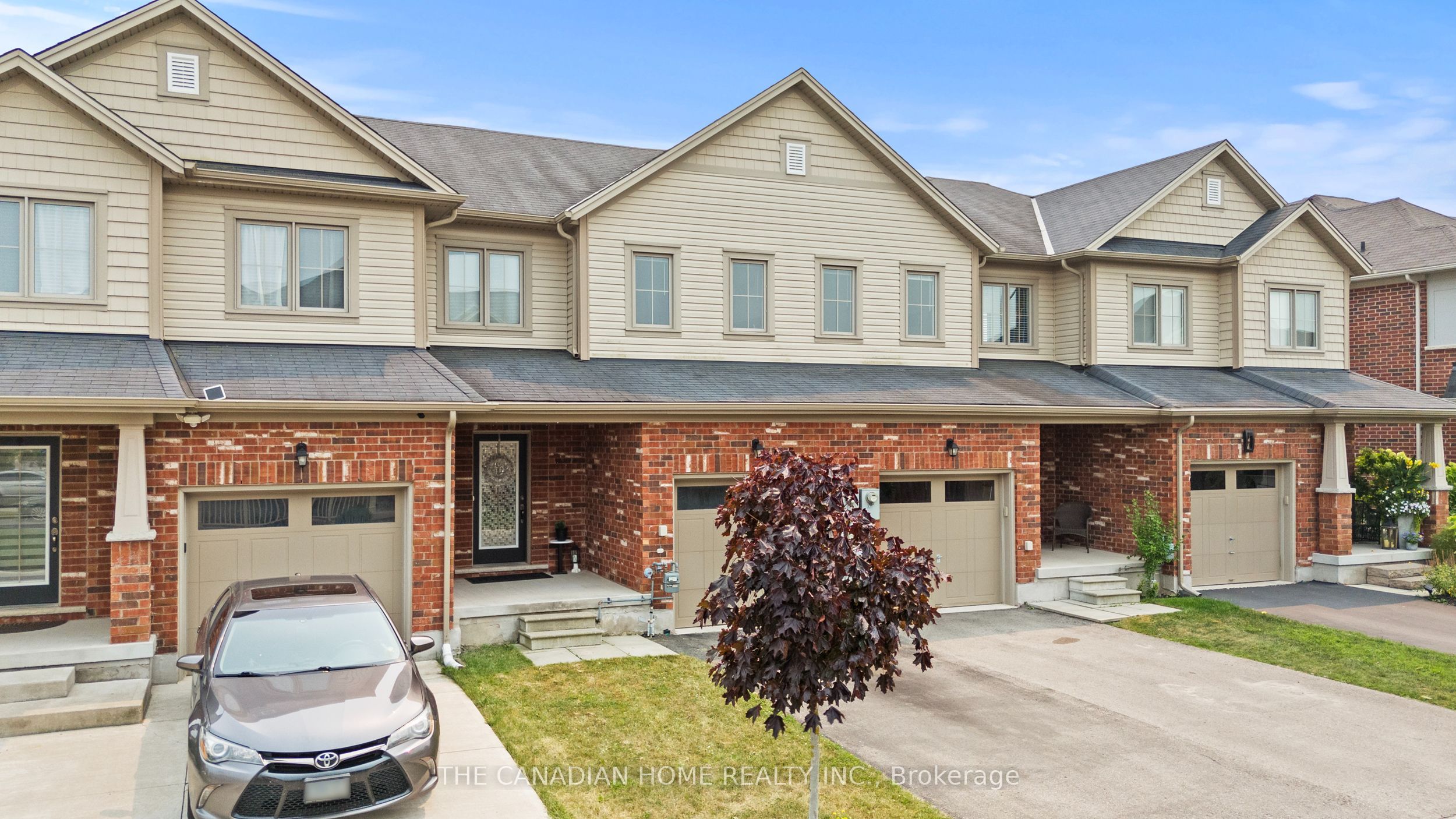 8470 HICKORY Lane N Property Photo 1
