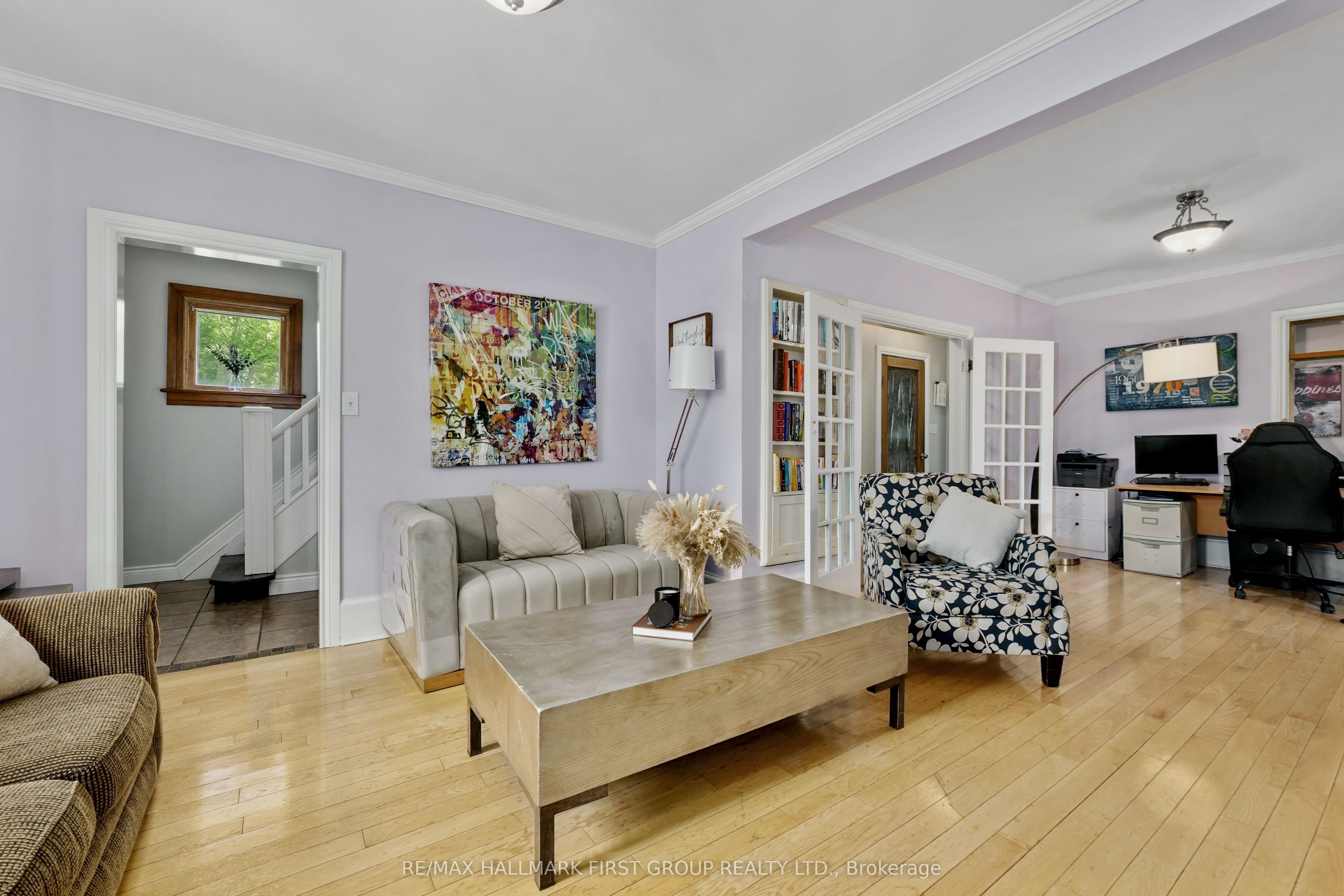 89 Rose Glen Road N Property Photo 8