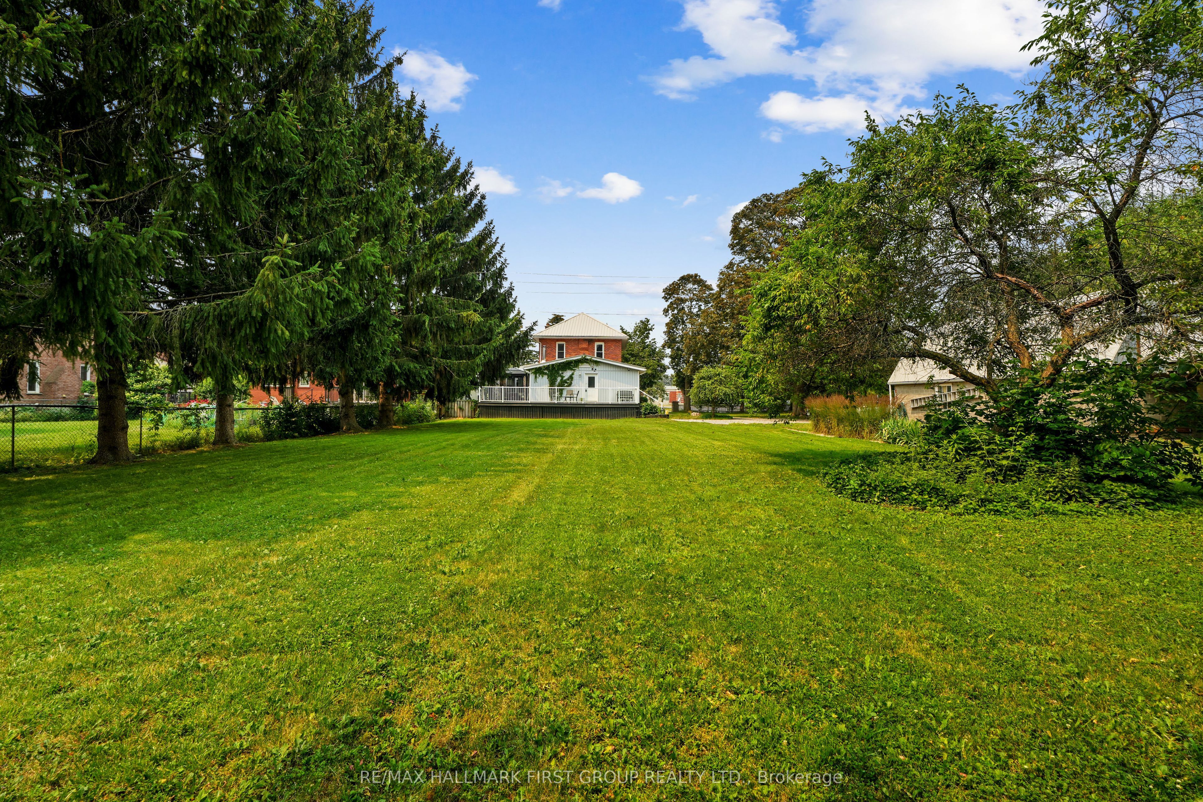 89 Rose Glen Road N Property Photo 33
