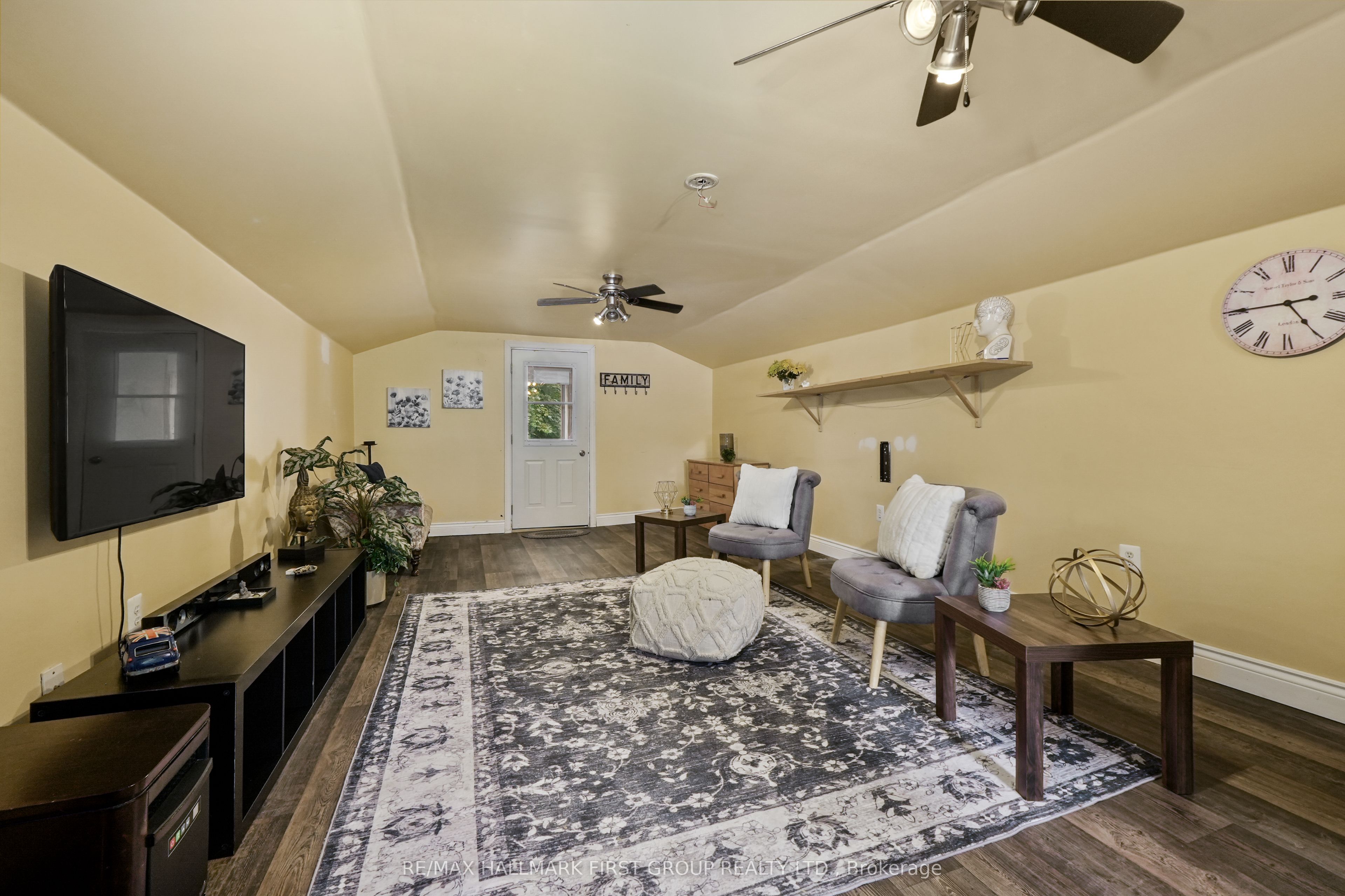 89 Rose Glen Road N Property Photo 37