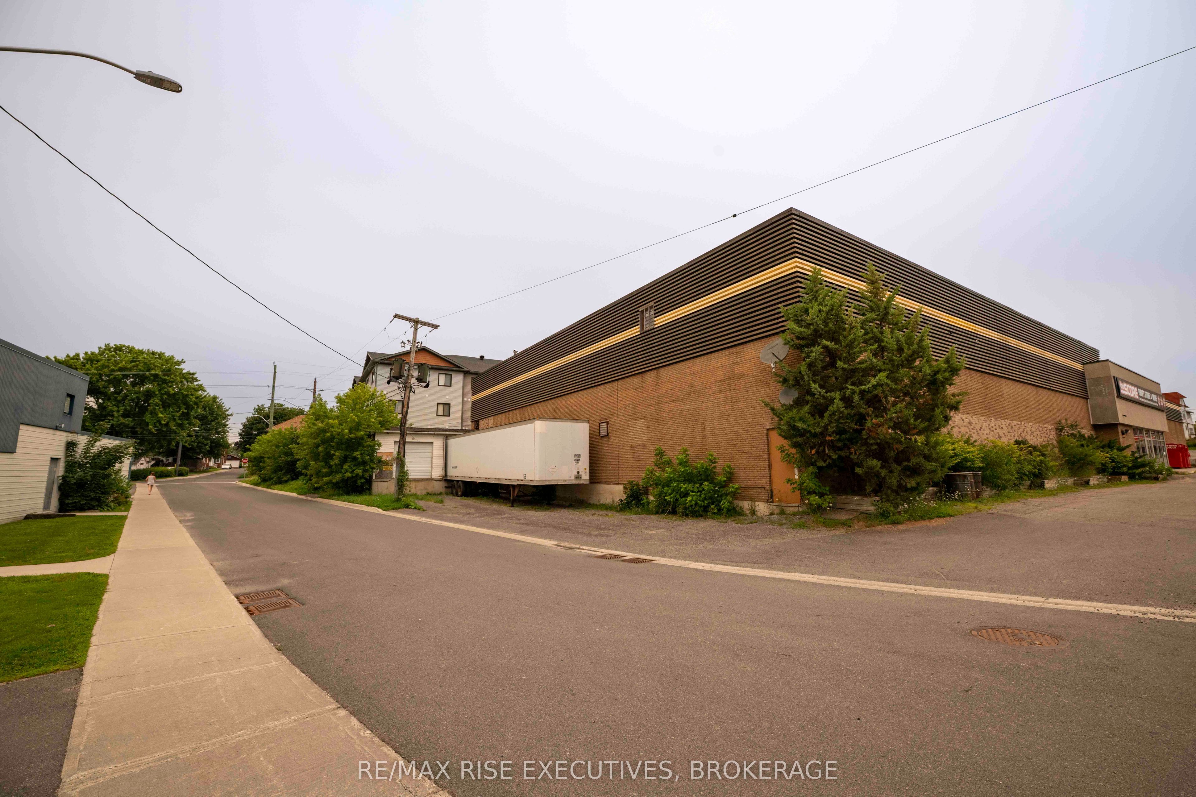 260 King Street W Property Photo 8