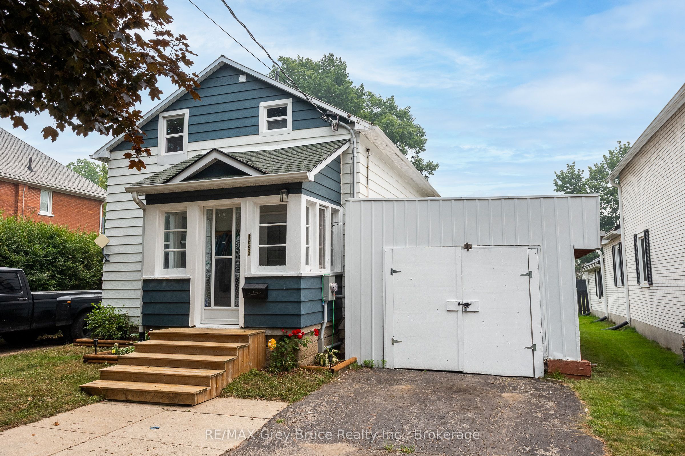 1693 8th Avenue E Property Photo 1