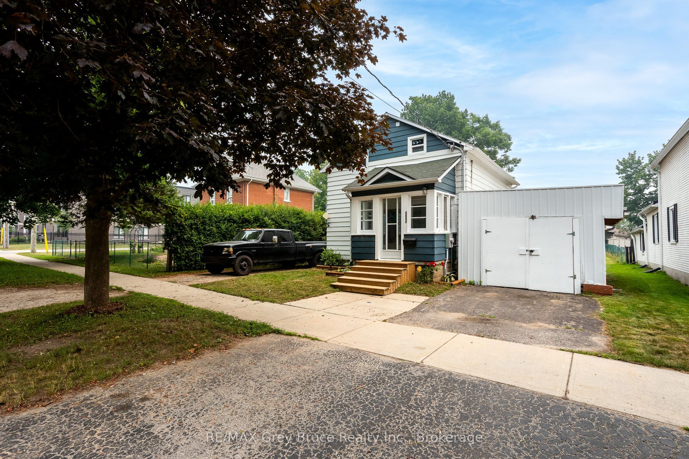1693 8th Avenue E Property Photo 2