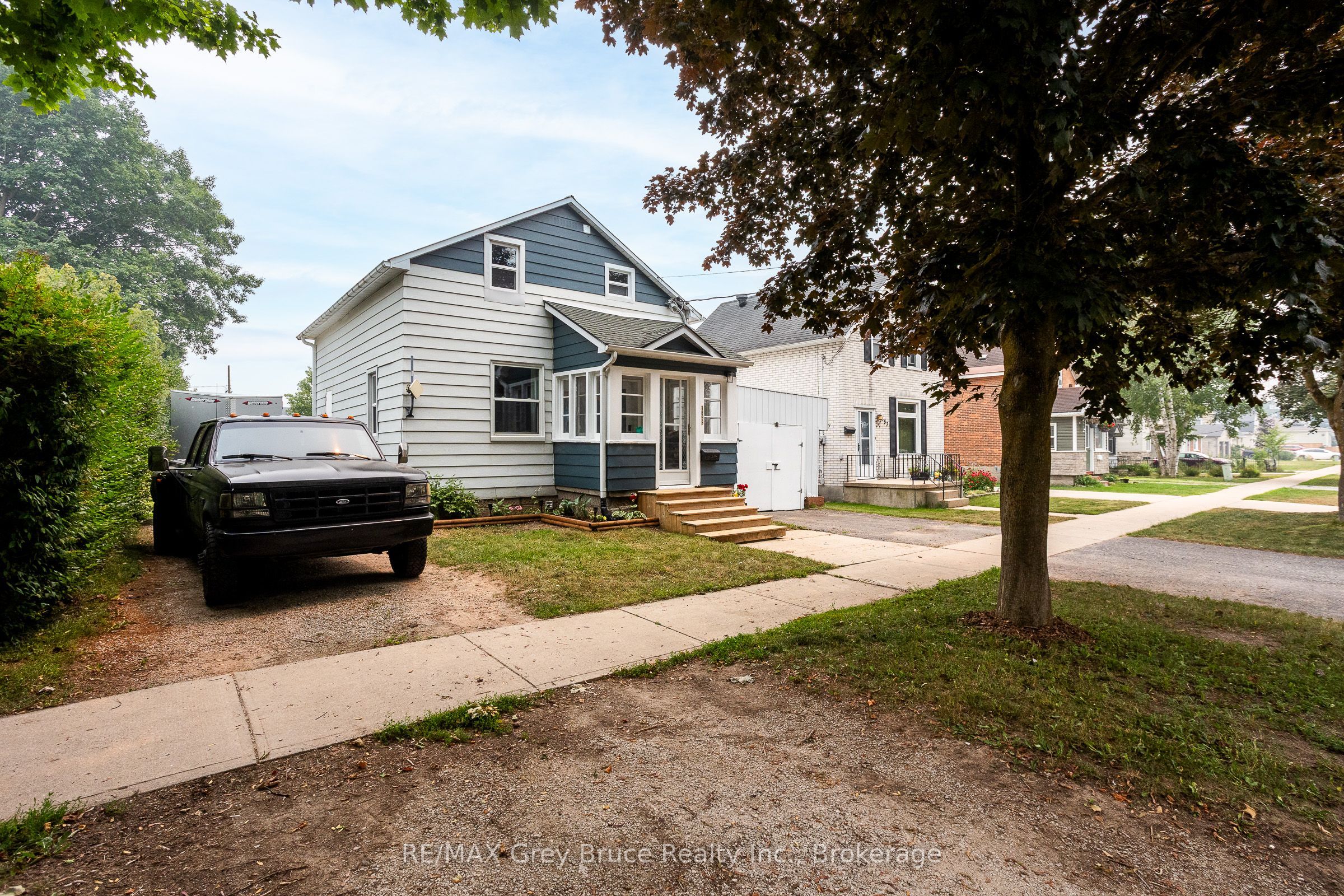 1693 8th Avenue E Property Photo 3
